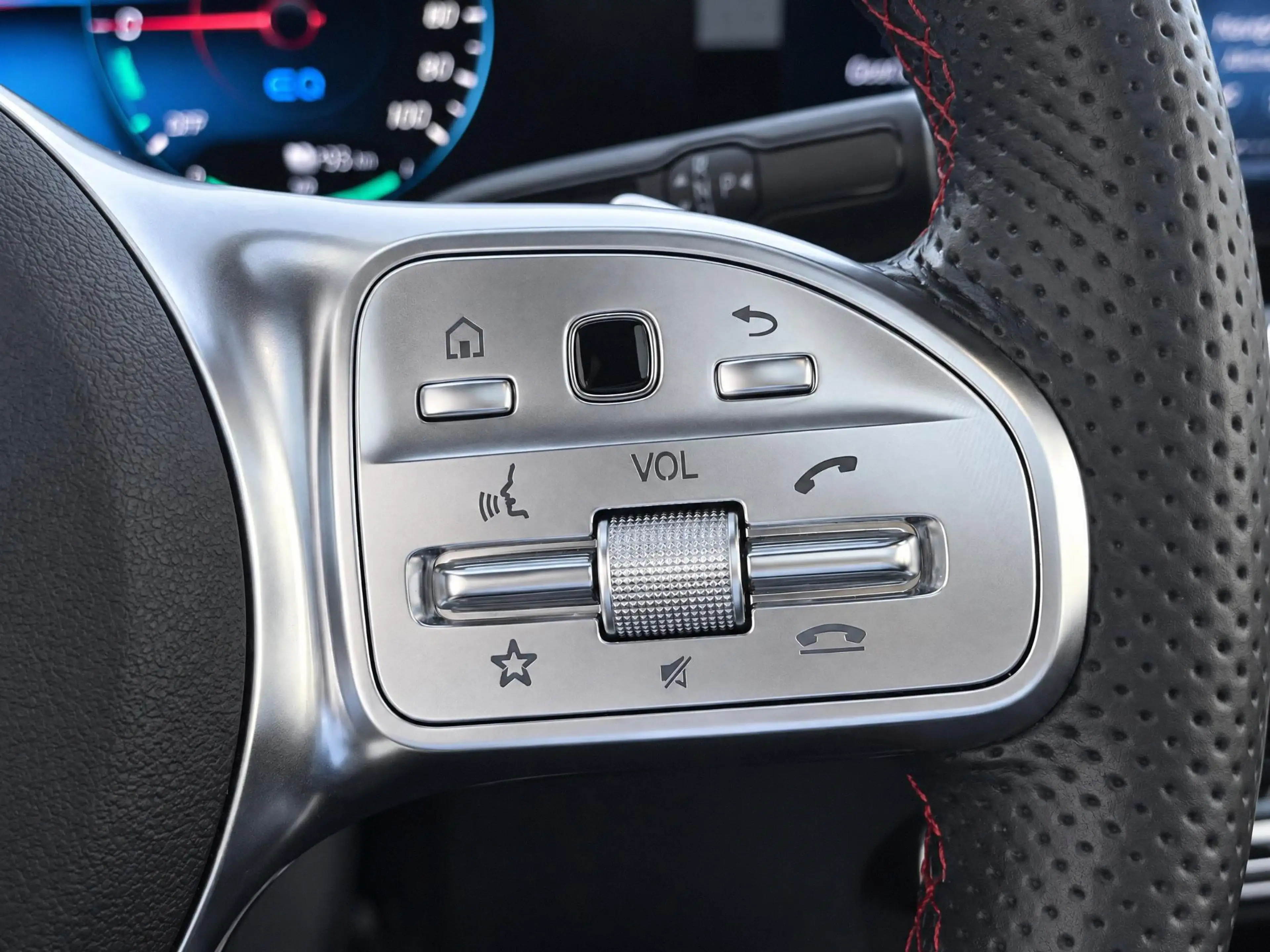 Mercedes-Benz GLA 250 e Business Solution AMG Limited — photo 12