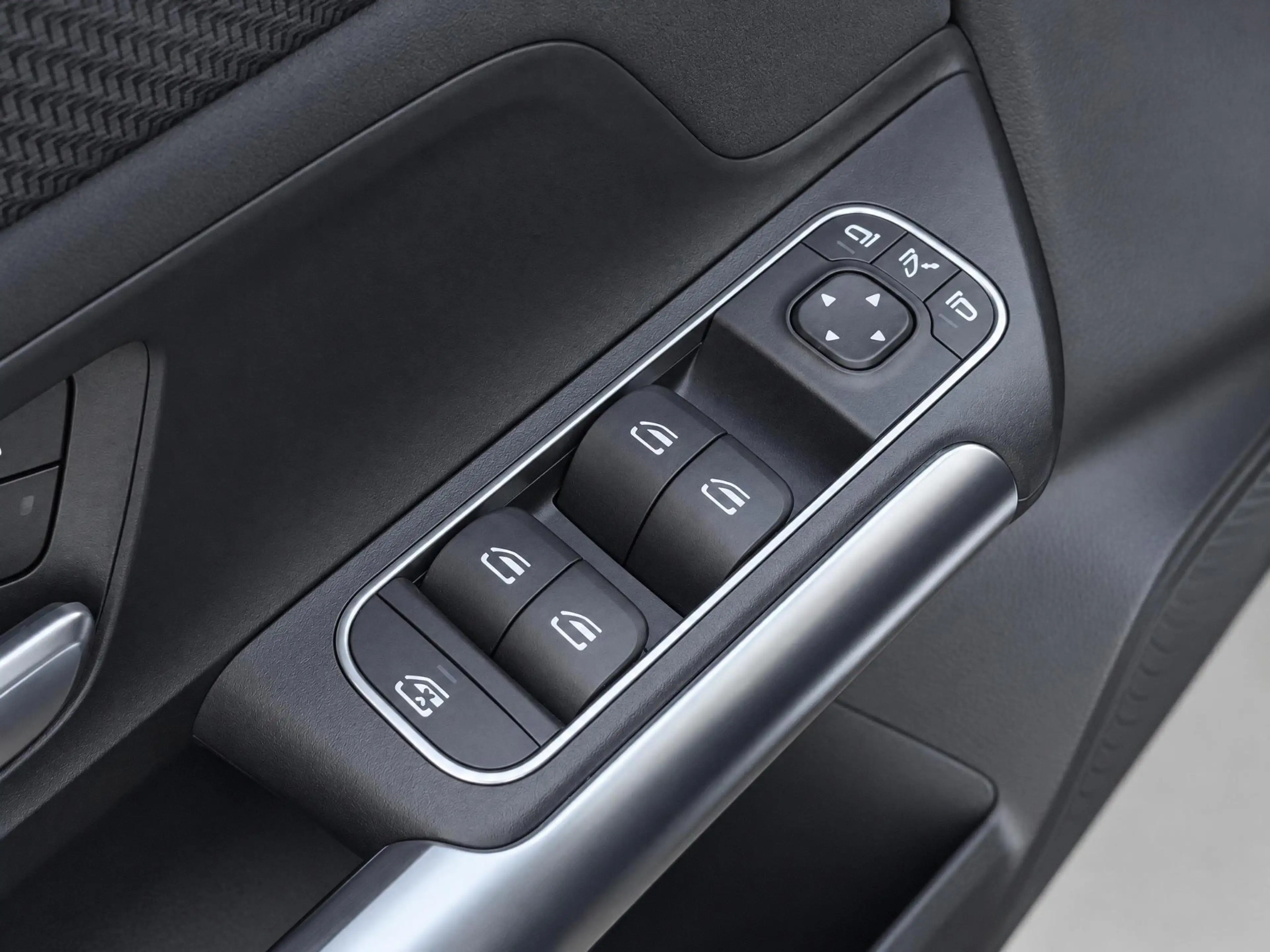 Mercedes-Benz GLA 250 e Business Solution AMG Limited — photo 15