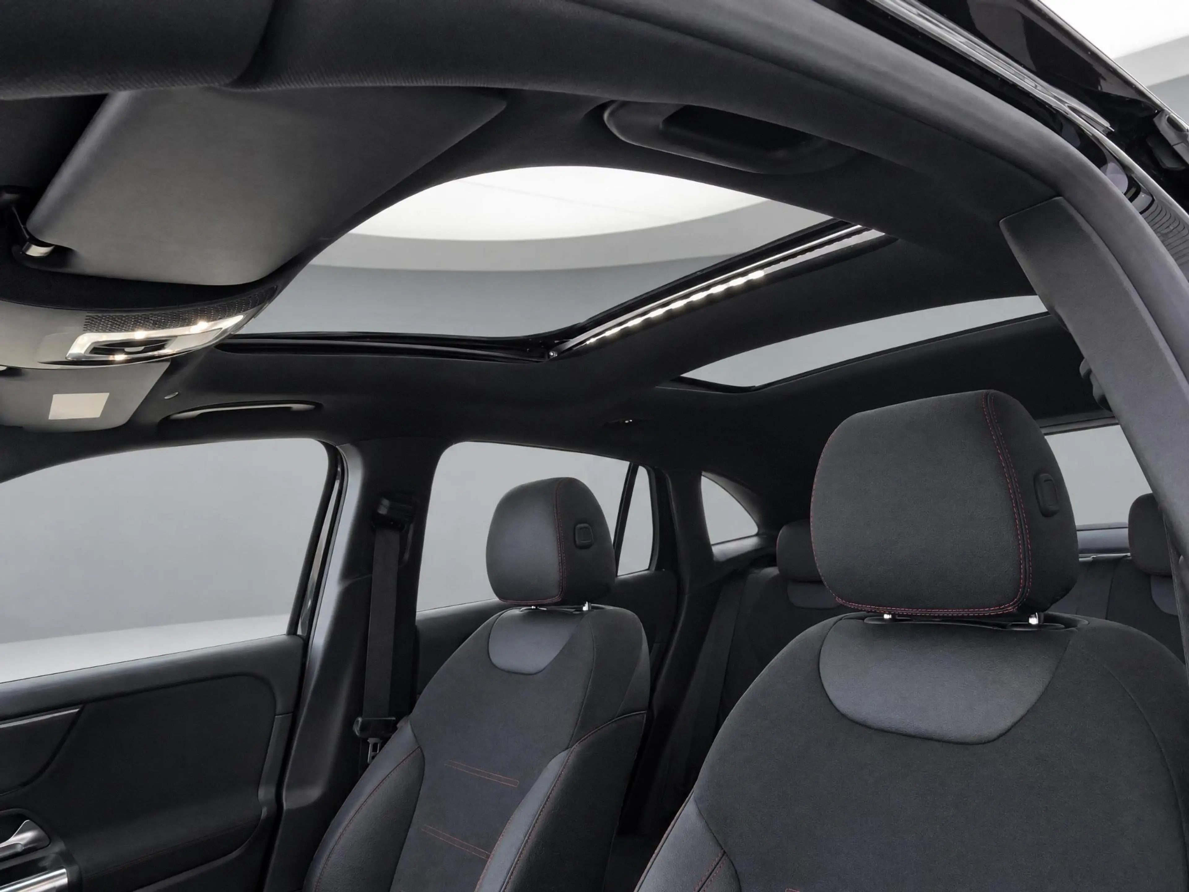 Mercedes-Benz GLA 250 e Business Solution AMG Limited — photo 6