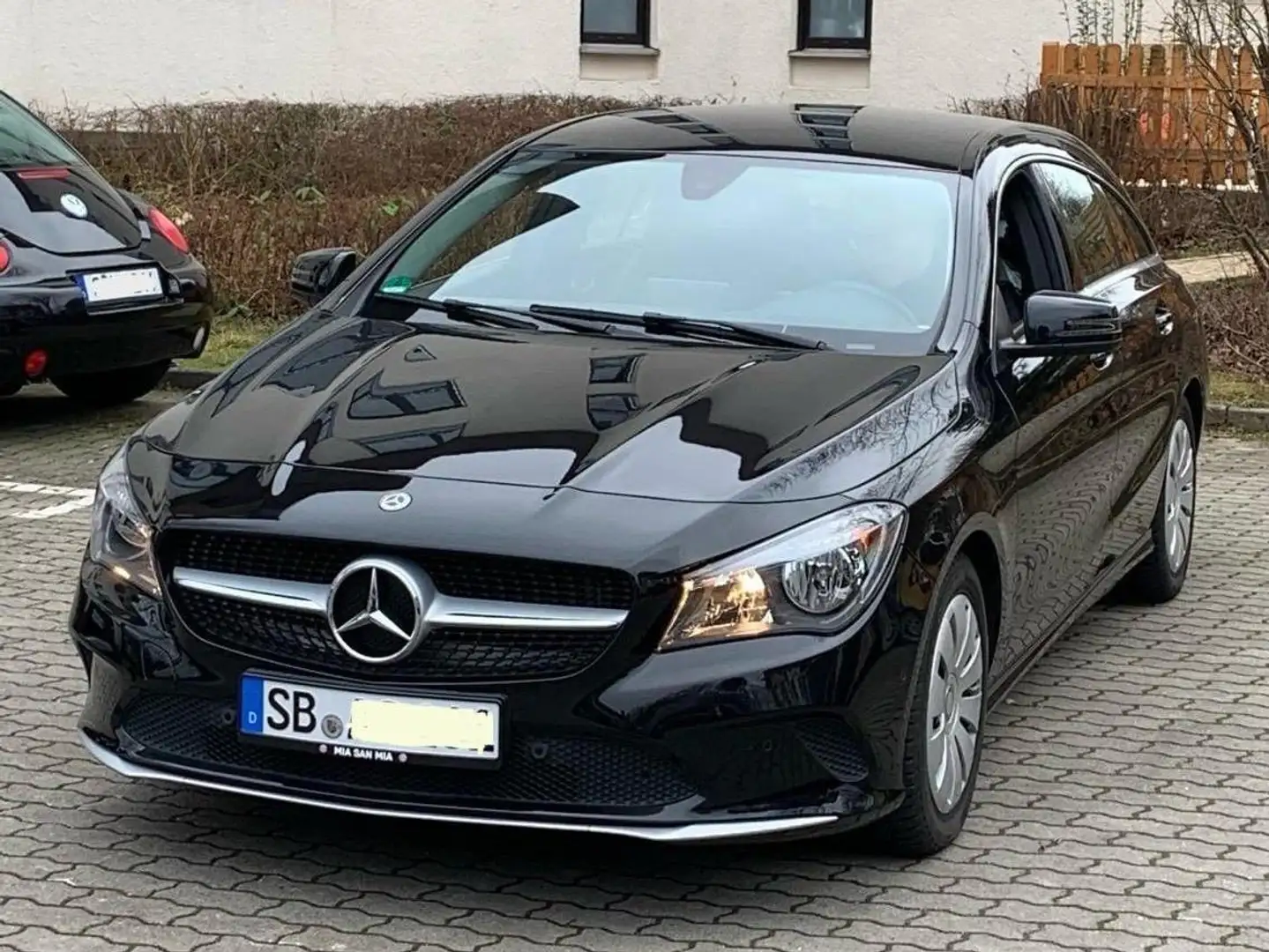 Mercedes-Benz CLA 180 CLA Shooting Brake Diesel Shooting Brake d Schwarz - 1
