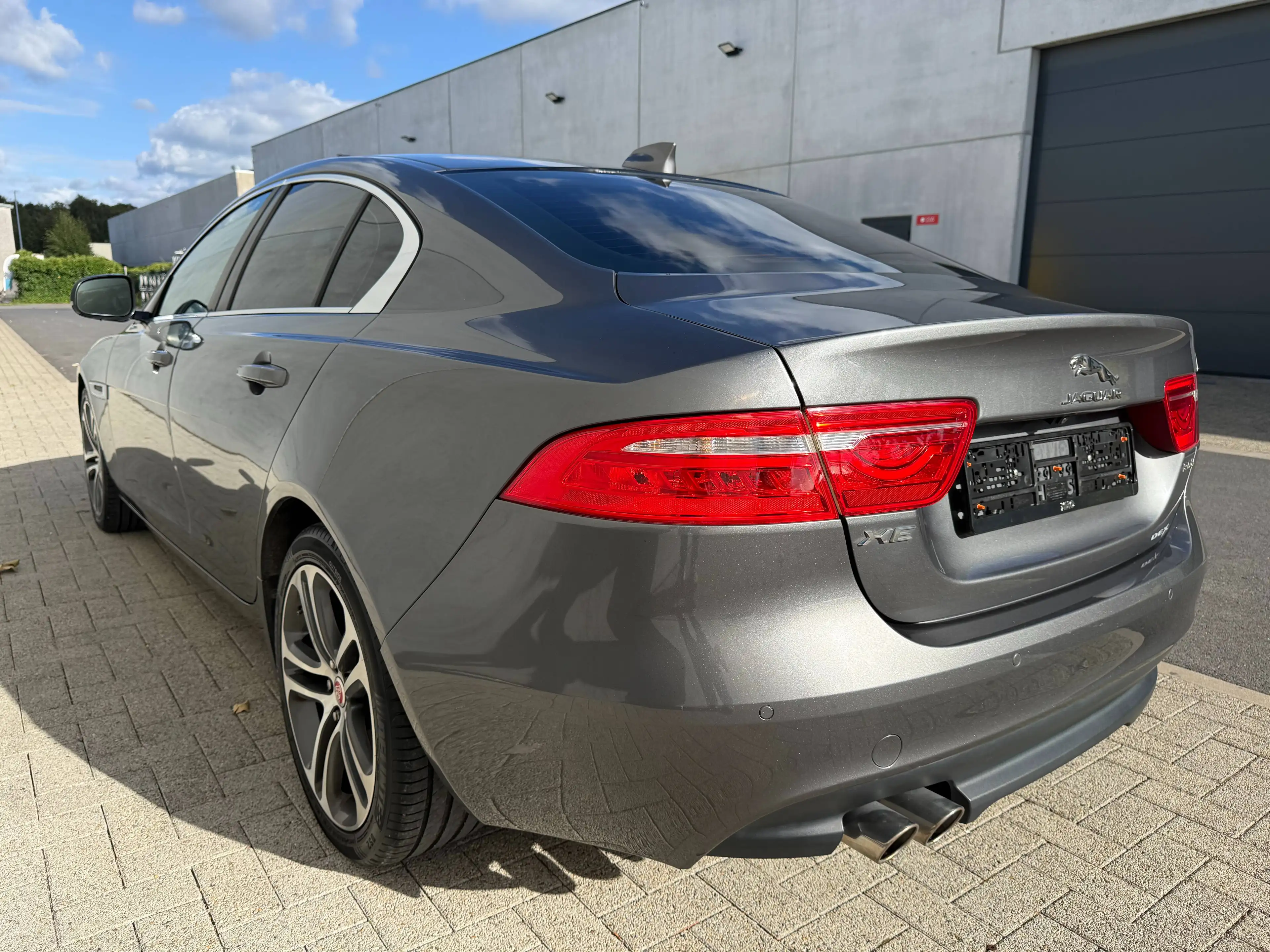 Jaguar XE XE 2.0 D Prestige (EU6.2) — photo 3