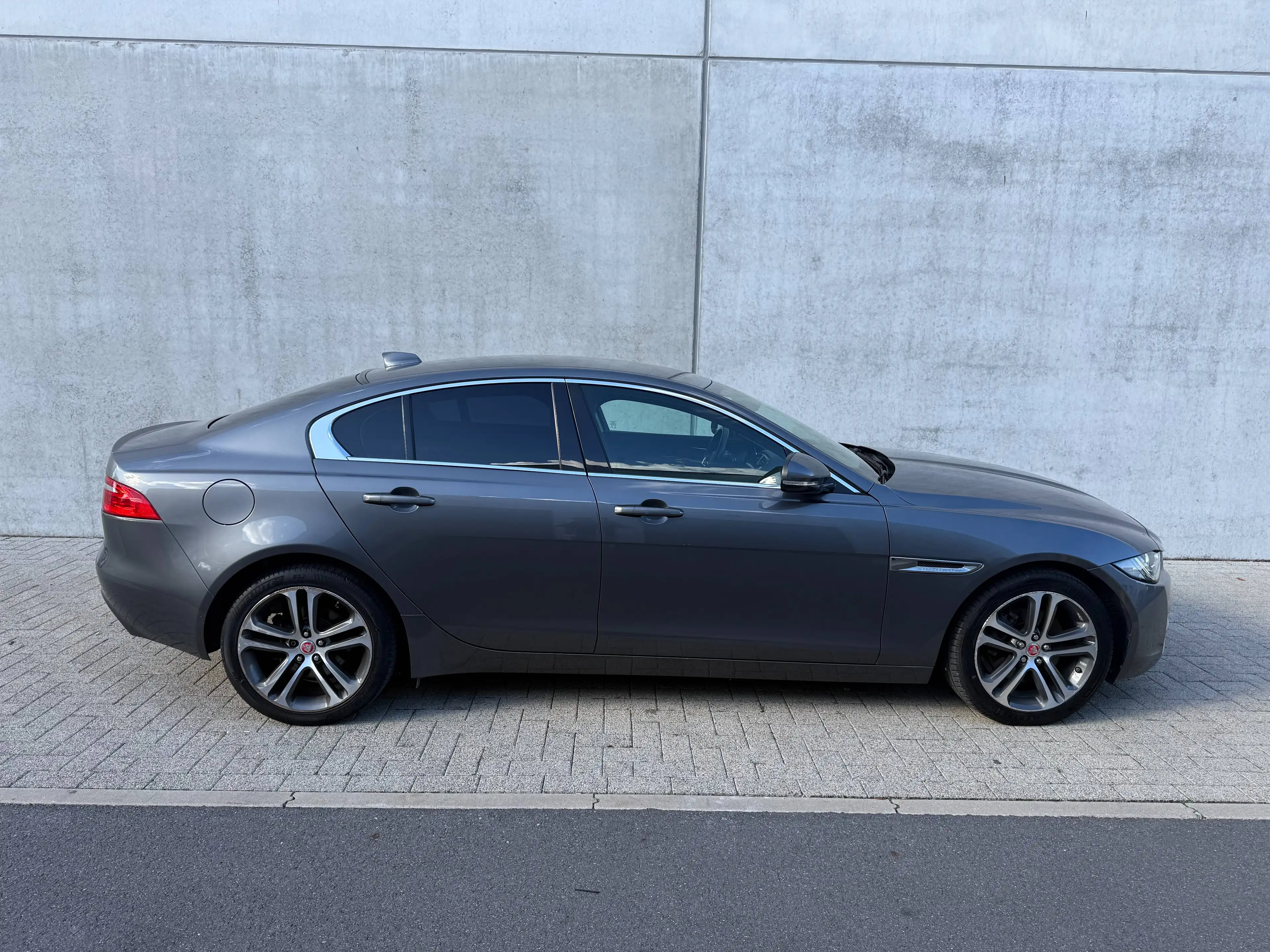 Jaguar XE XE 2.0 D Prestige (EU6.2) — photo 5