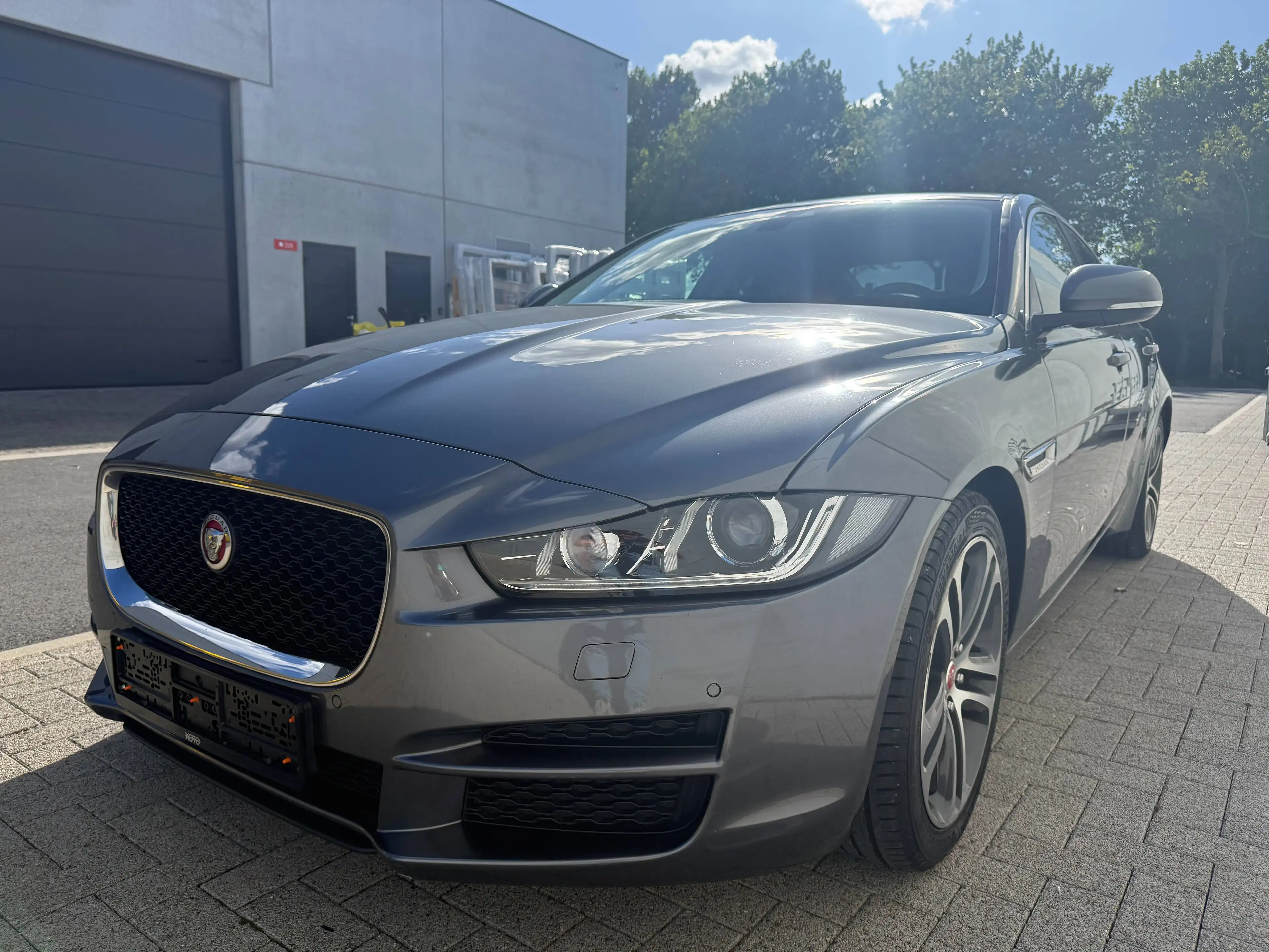 Jaguar XE XE 2.0 D Prestige (EU6.2) — photo 2