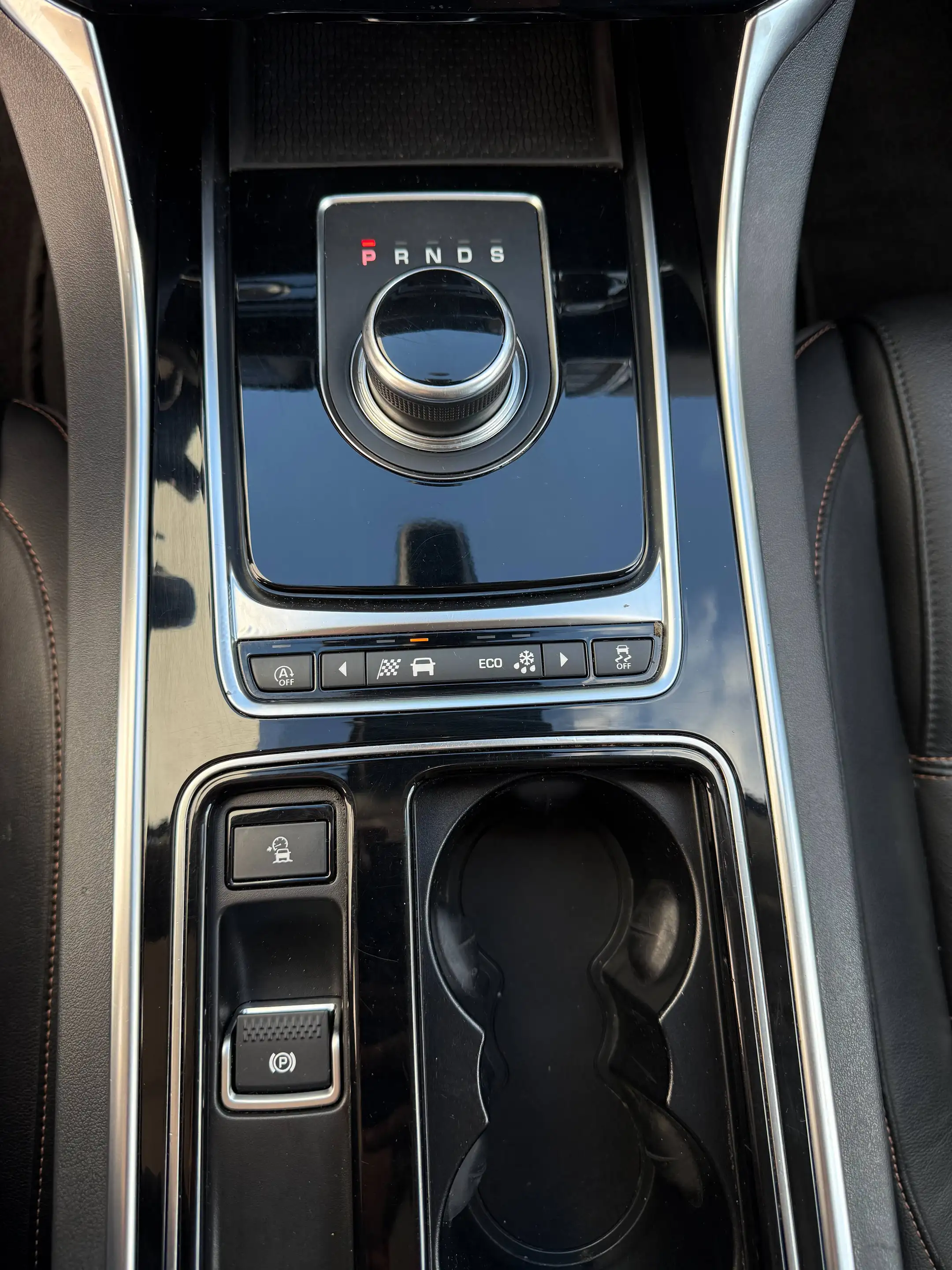 Jaguar XE XE 2.0 D Prestige (EU6.2) — photo 12
