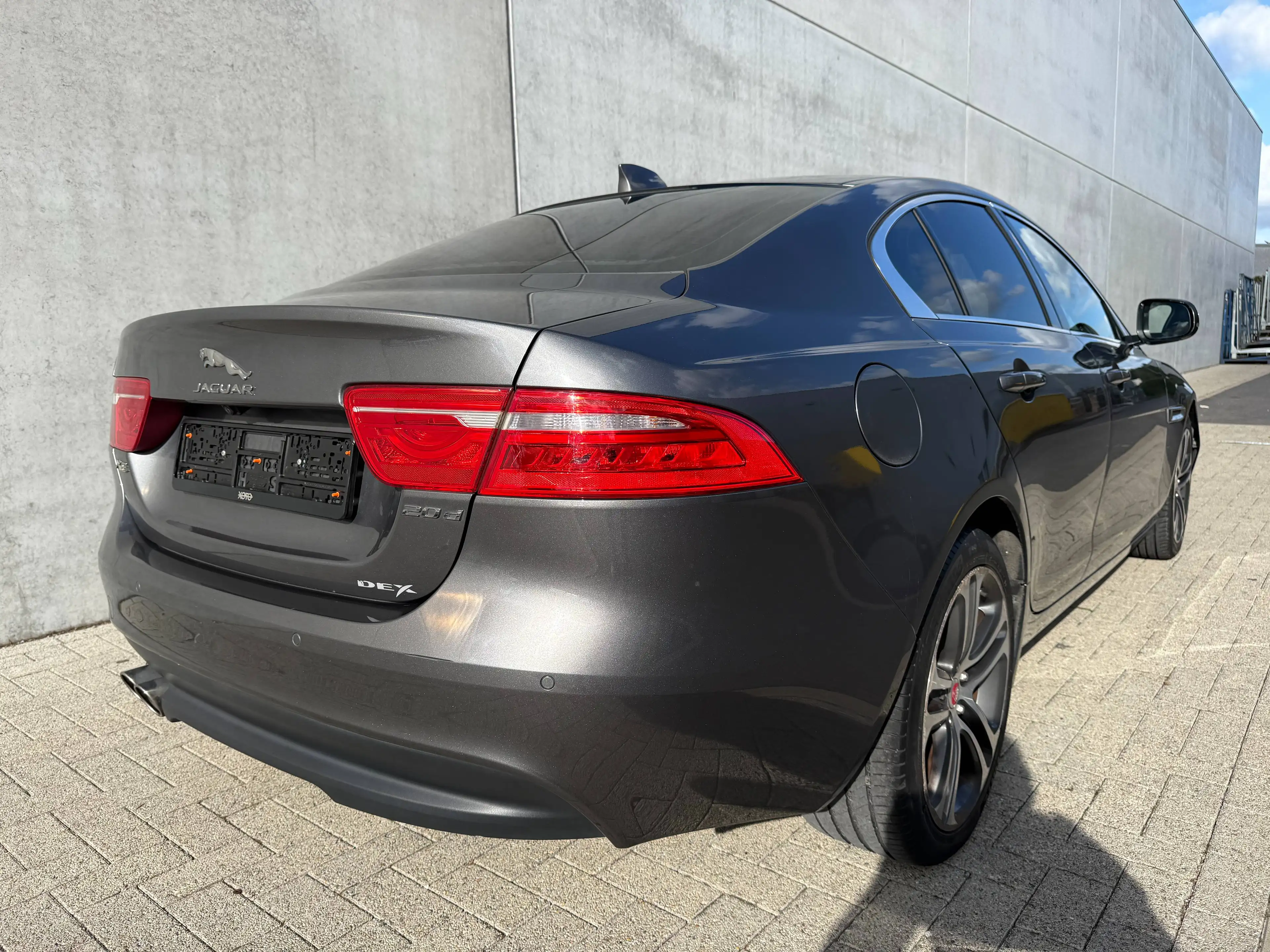 Jaguar XE XE 2.0 D Prestige (EU6.2) — photo 4
