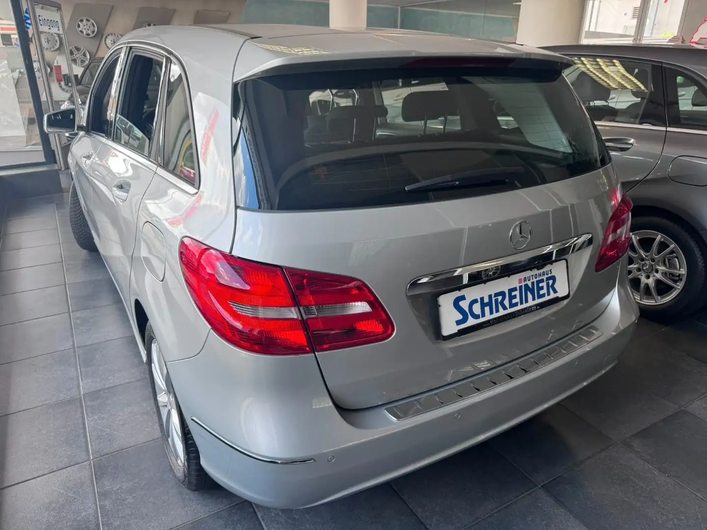 Mercedes-Benz B 180 Automatik*Park-Assistent+Kamera*Navi* Argent - 2