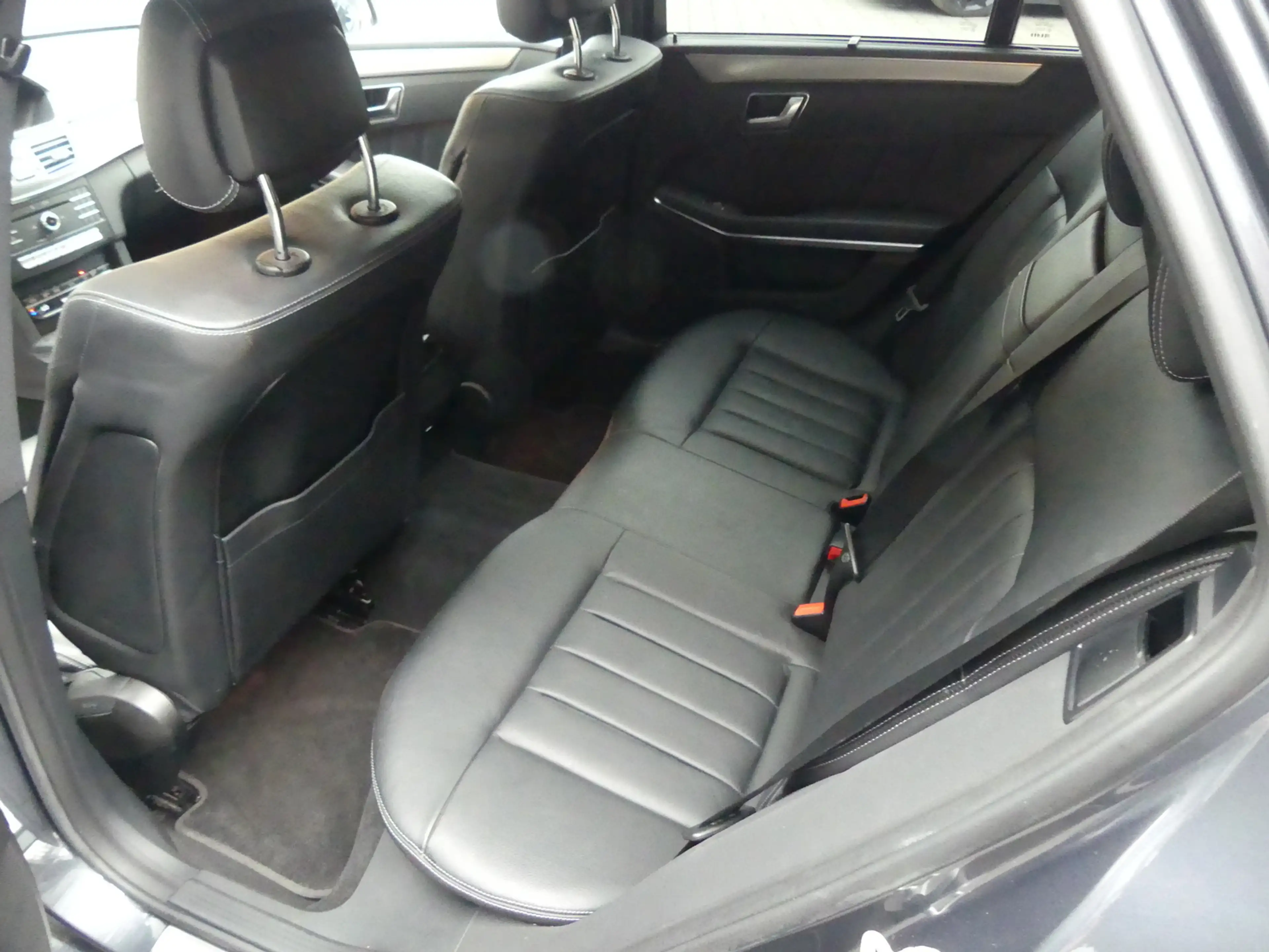 Mercedes-Benz E 300 T CDI BlueTech LED/STHZ/KAM/COMAND — photo 7