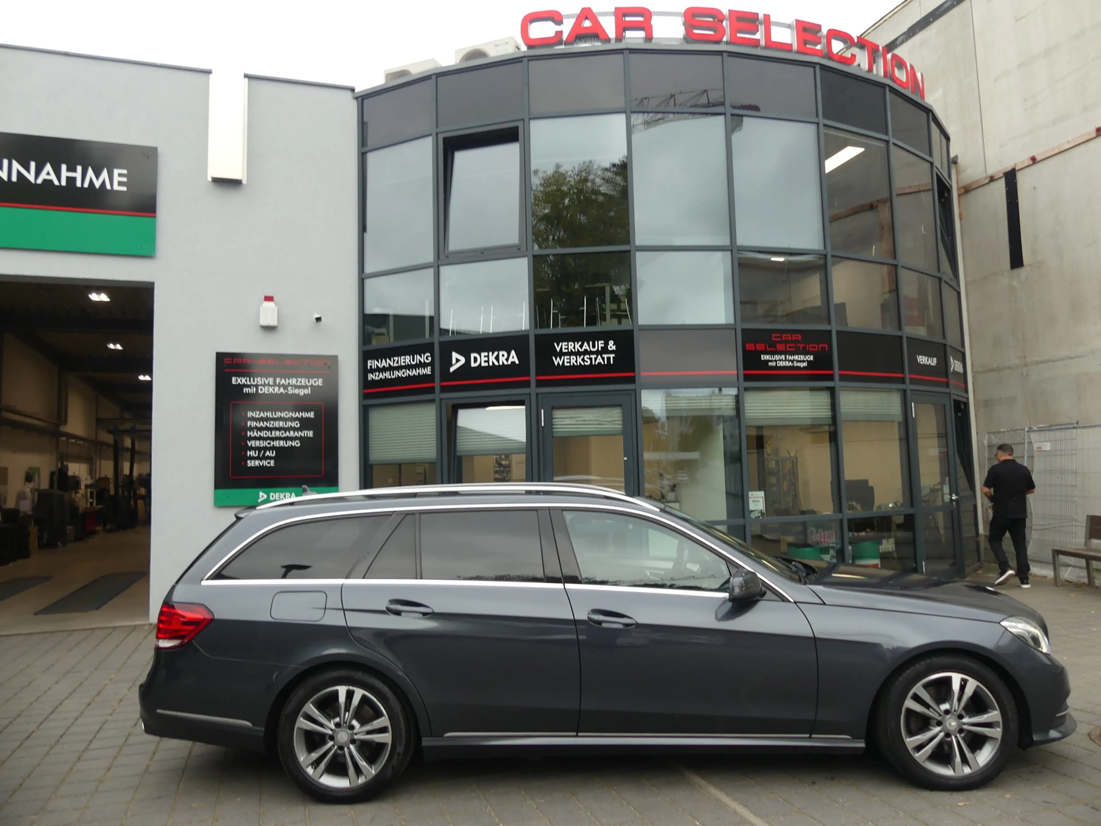 Mercedes-Benz E 300 T CDI BlueTech LED/STHZ/KAM/COMAND — photo 3
