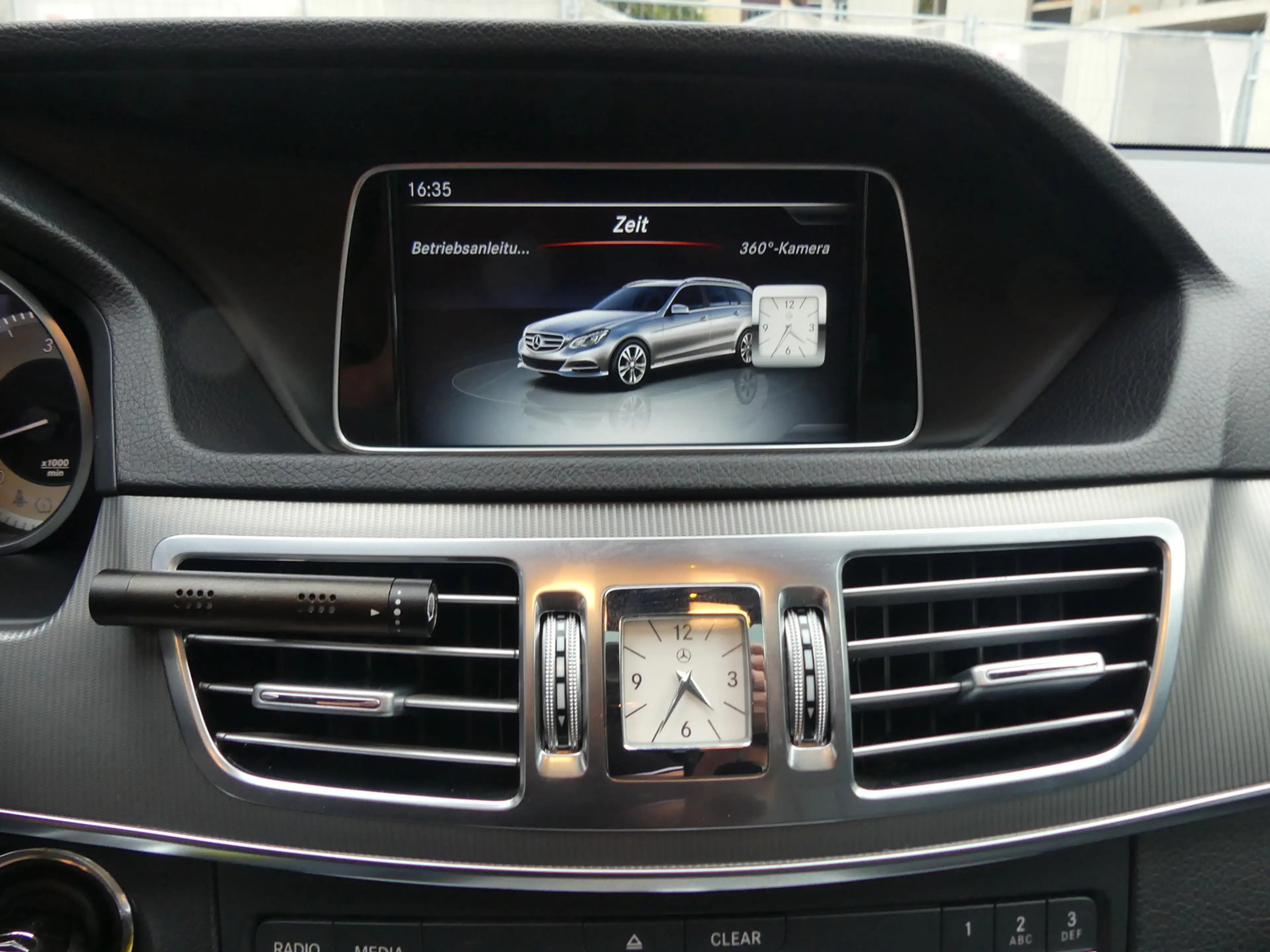 Mercedes-Benz E 300 T CDI BlueTech LED/STHZ/KAM/COMAND — photo 14