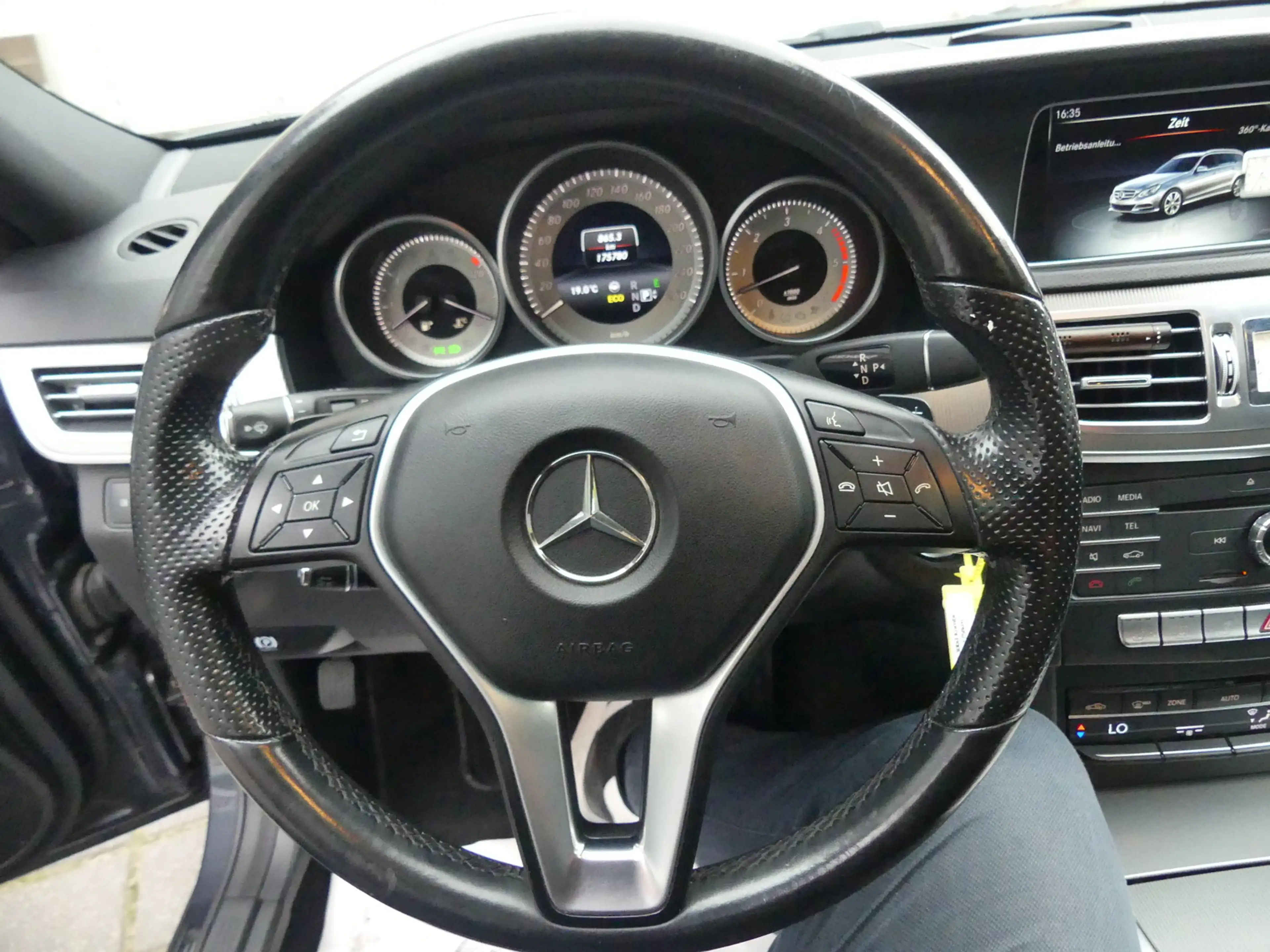 Mercedes-Benz E 300 T CDI BlueTech LED/STHZ/KAM/COMAND — photo 13