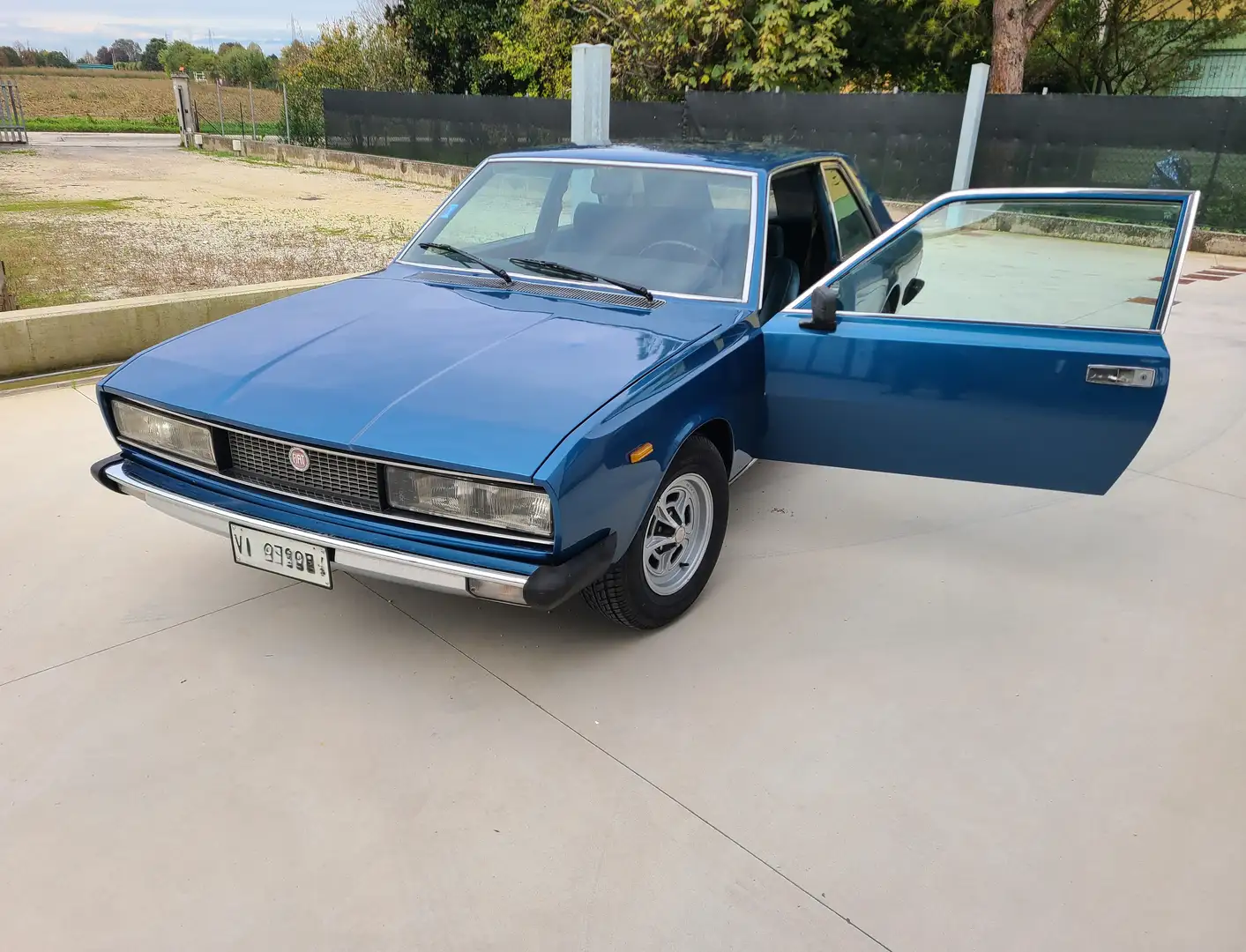 Fiat 130 Blau - 2
