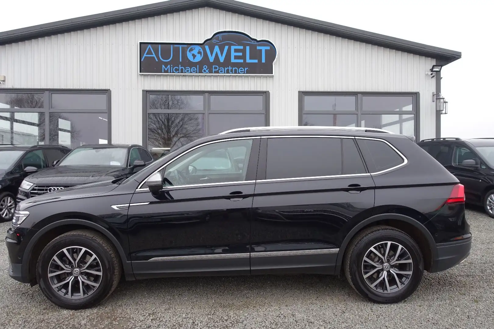 Volkswagen Tiguan Allspace 2.0TDI Aut. 360° ACC LED APP AHK Schwarz - 1