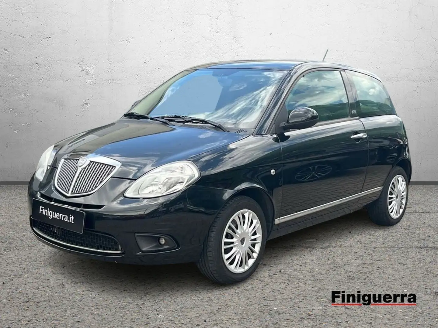 Lancia Ypsilon Ypsilon 1.2 Diva Schwarz - 1