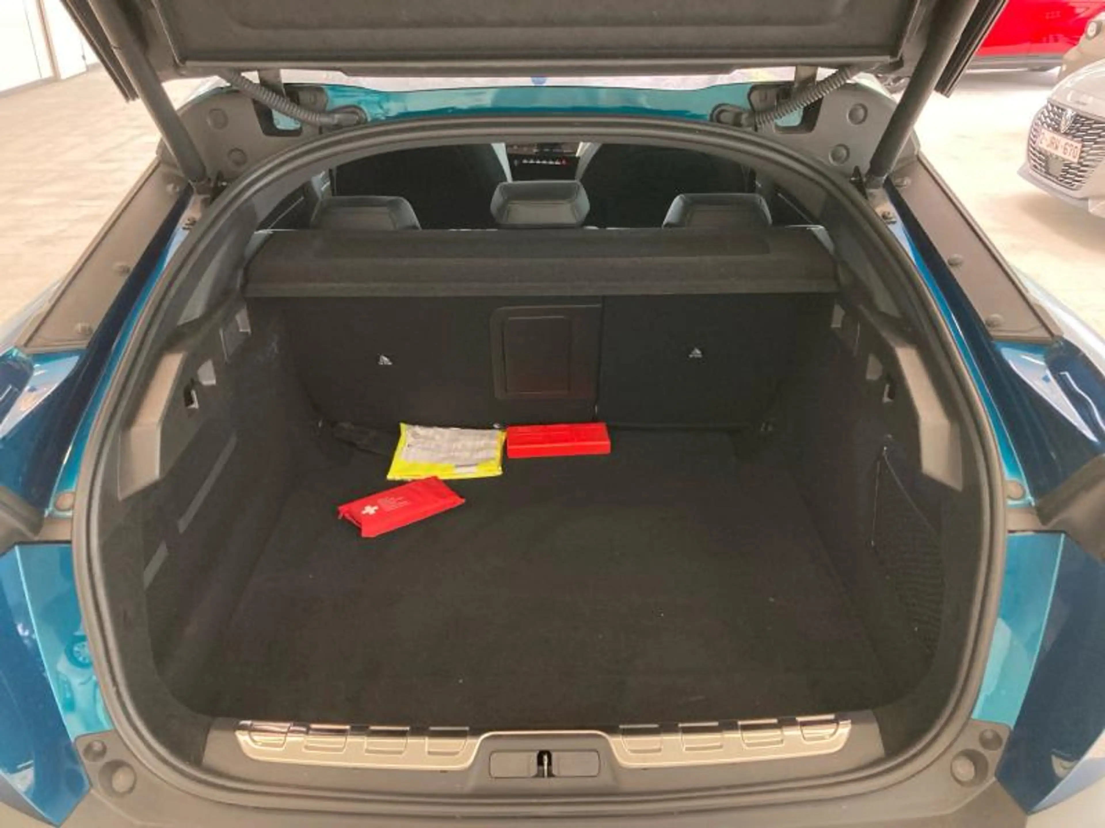 Peugeot 408 GT — photo 10
