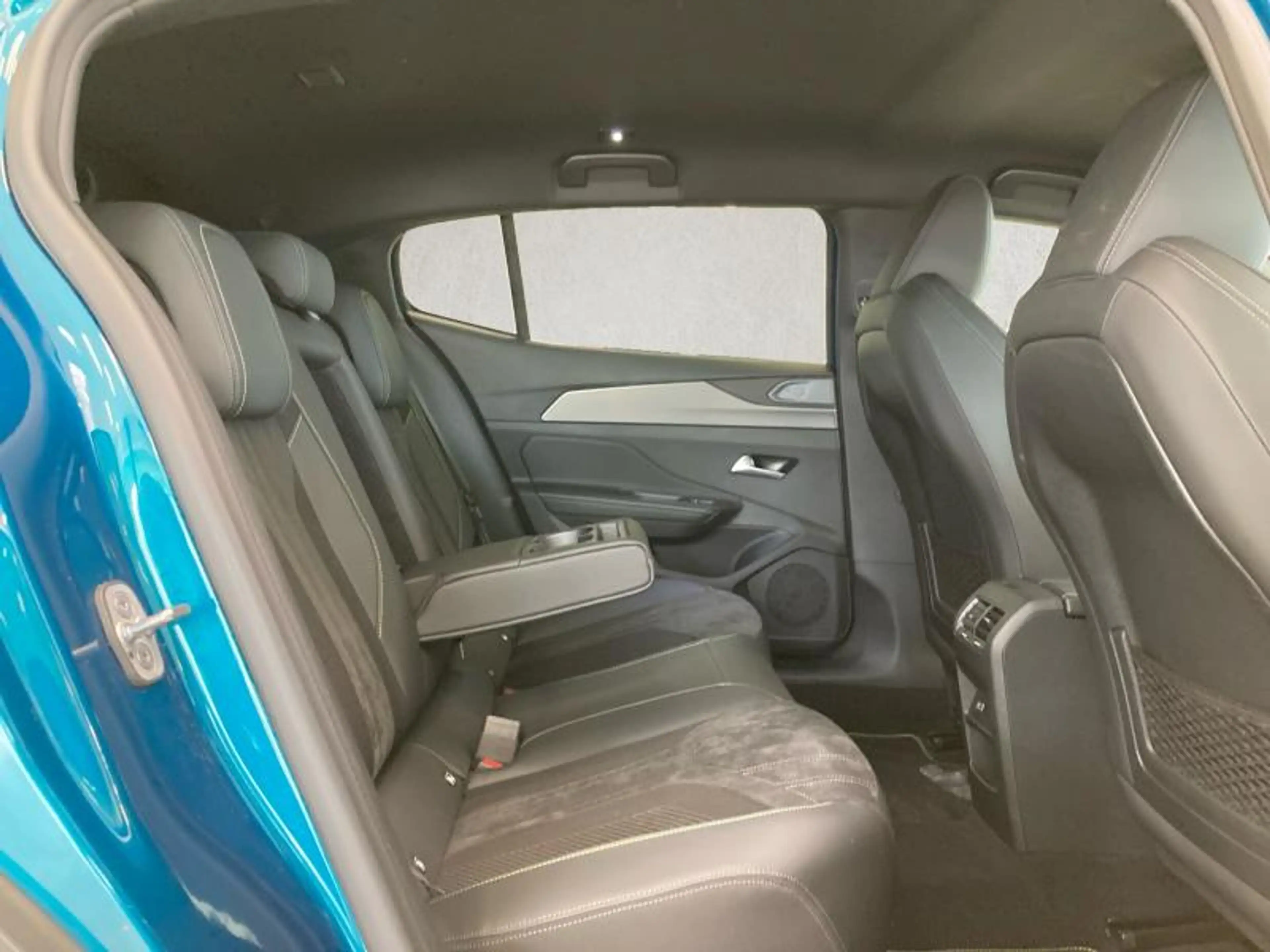 Peugeot 408 GT — photo 14