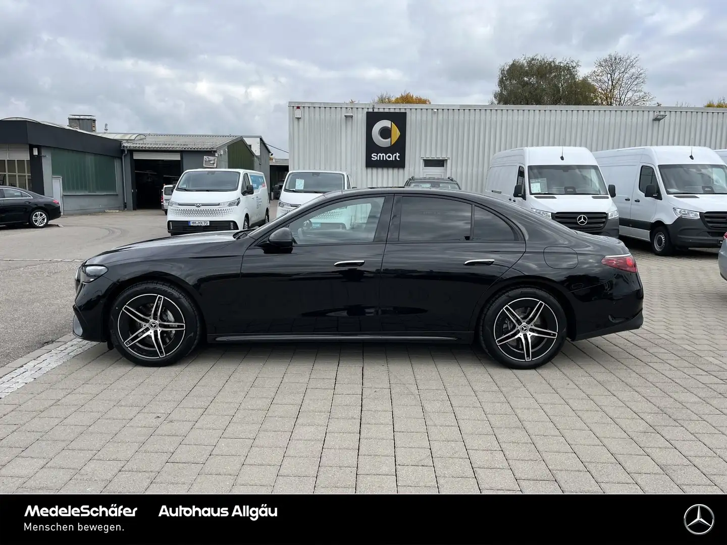 Mercedes-Benz E 300 E 300 e AMG Night 19" Pano Distronic Kamera Ambi Schwarz - 2