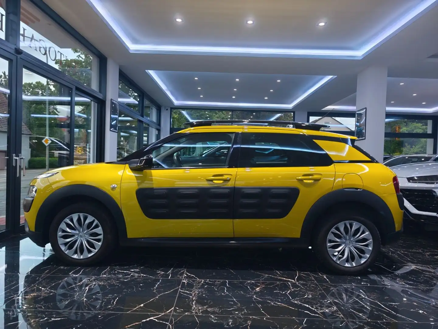 Citroen C4 Cactus Feel NAVI MFL AHK Gelb - 1
