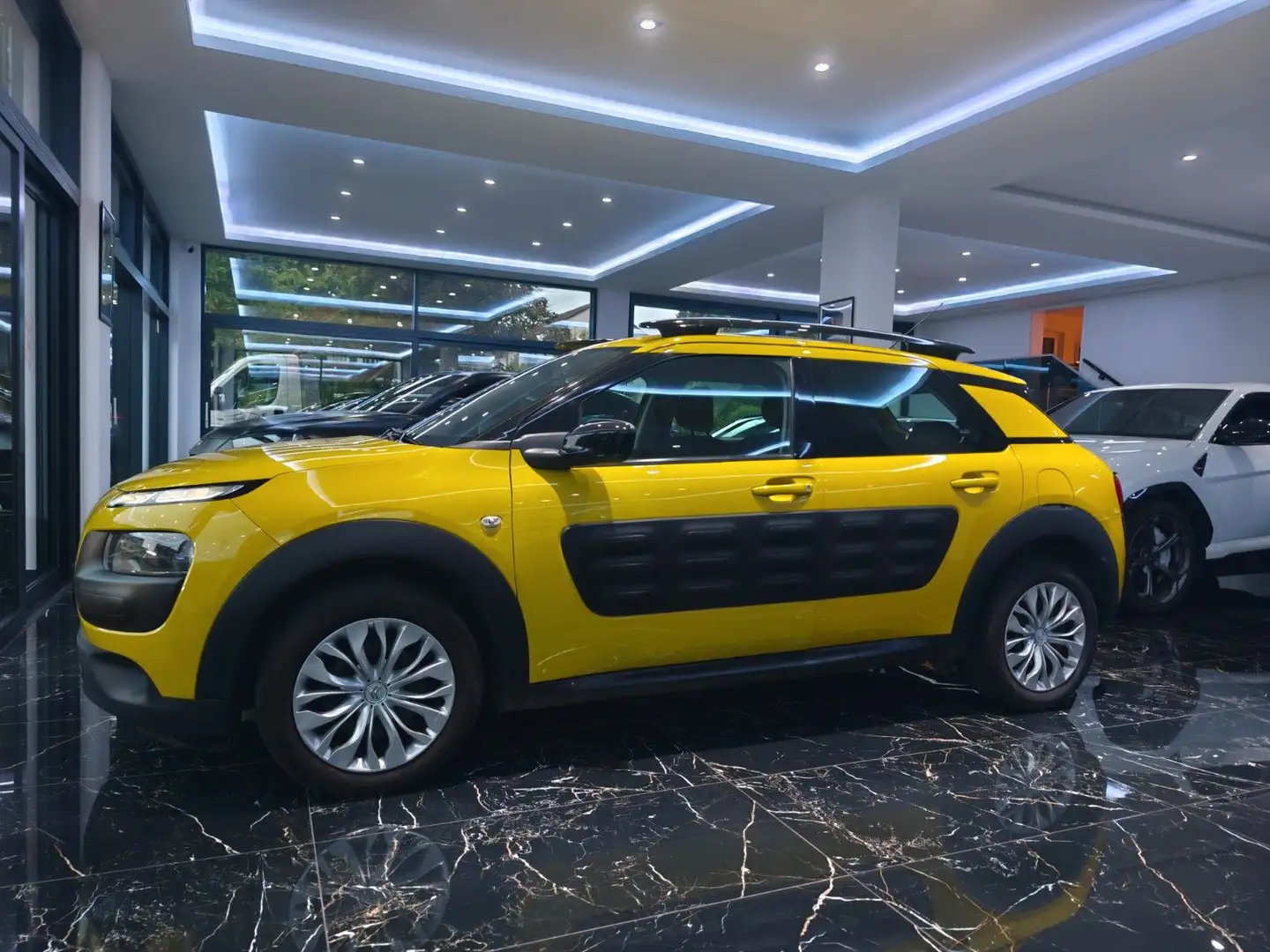 Citroen C4 Cactus Feel NAVI MFL AHK Gelb - 2