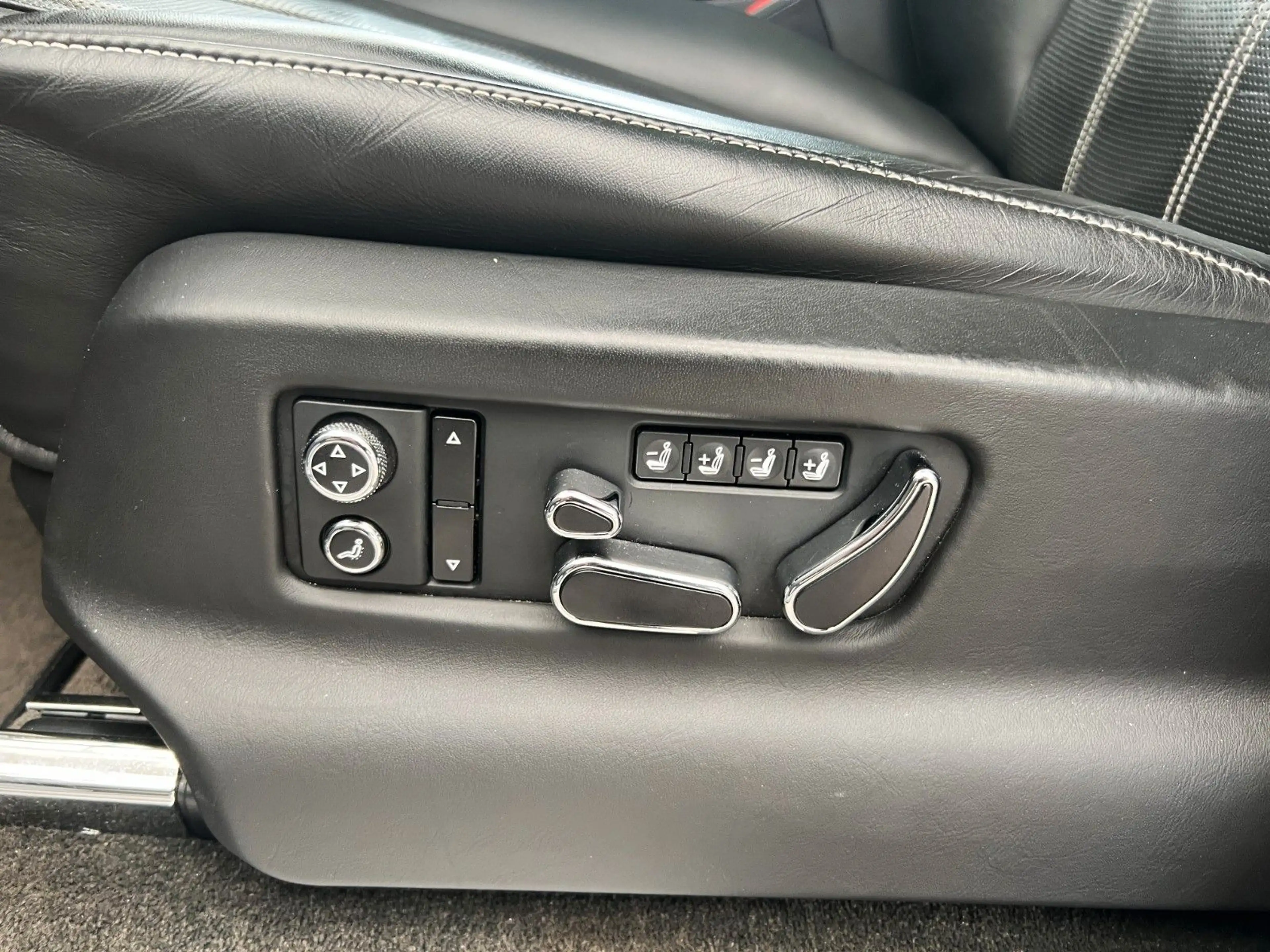 Bentley Bentayga 4.0 V8 CARBON MULLINER PANO FOND ENT — photo 9