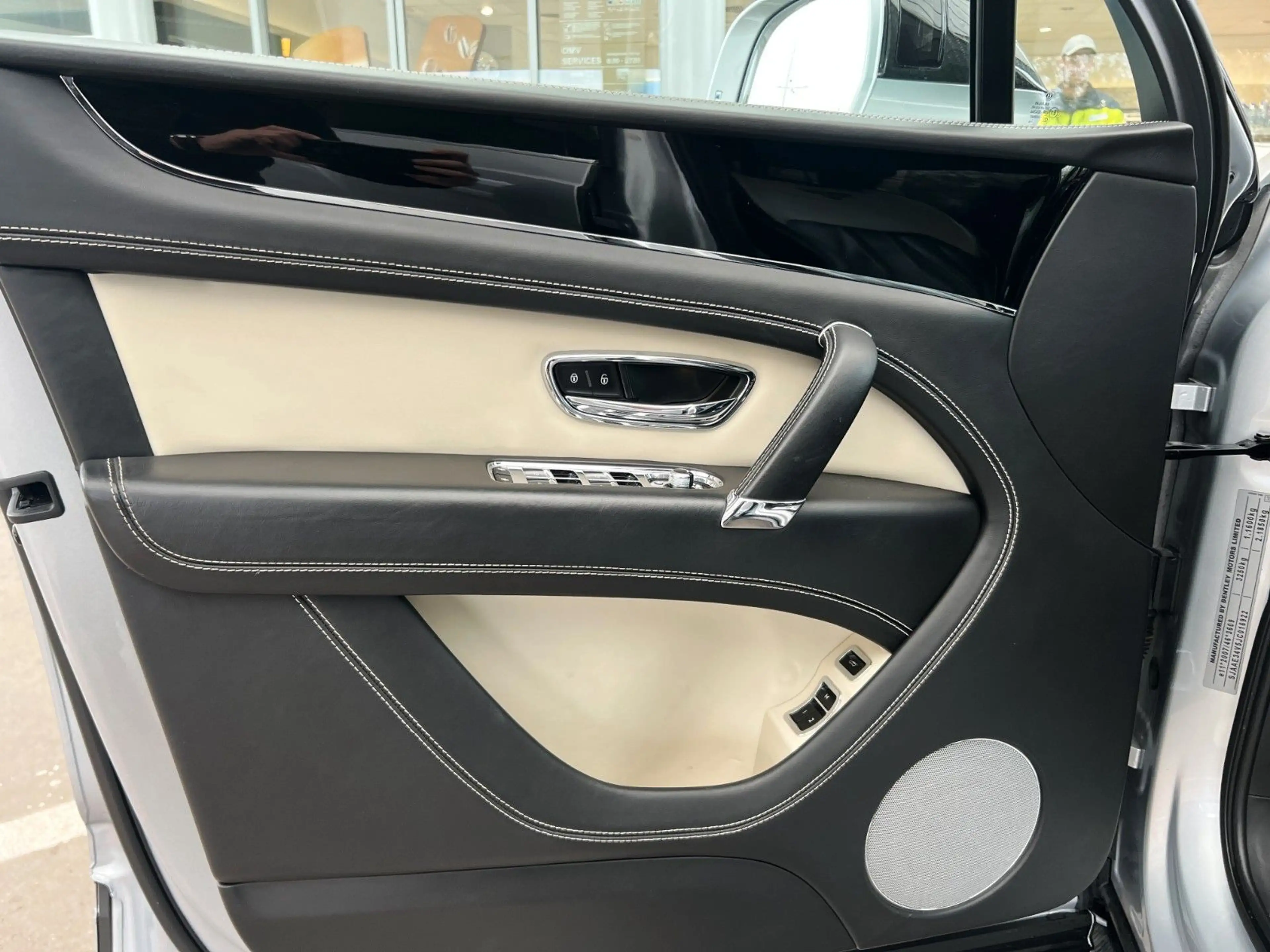 Bentley Bentayga 4.0 V8 CARBON MULLINER PANO FOND ENT — photo 8