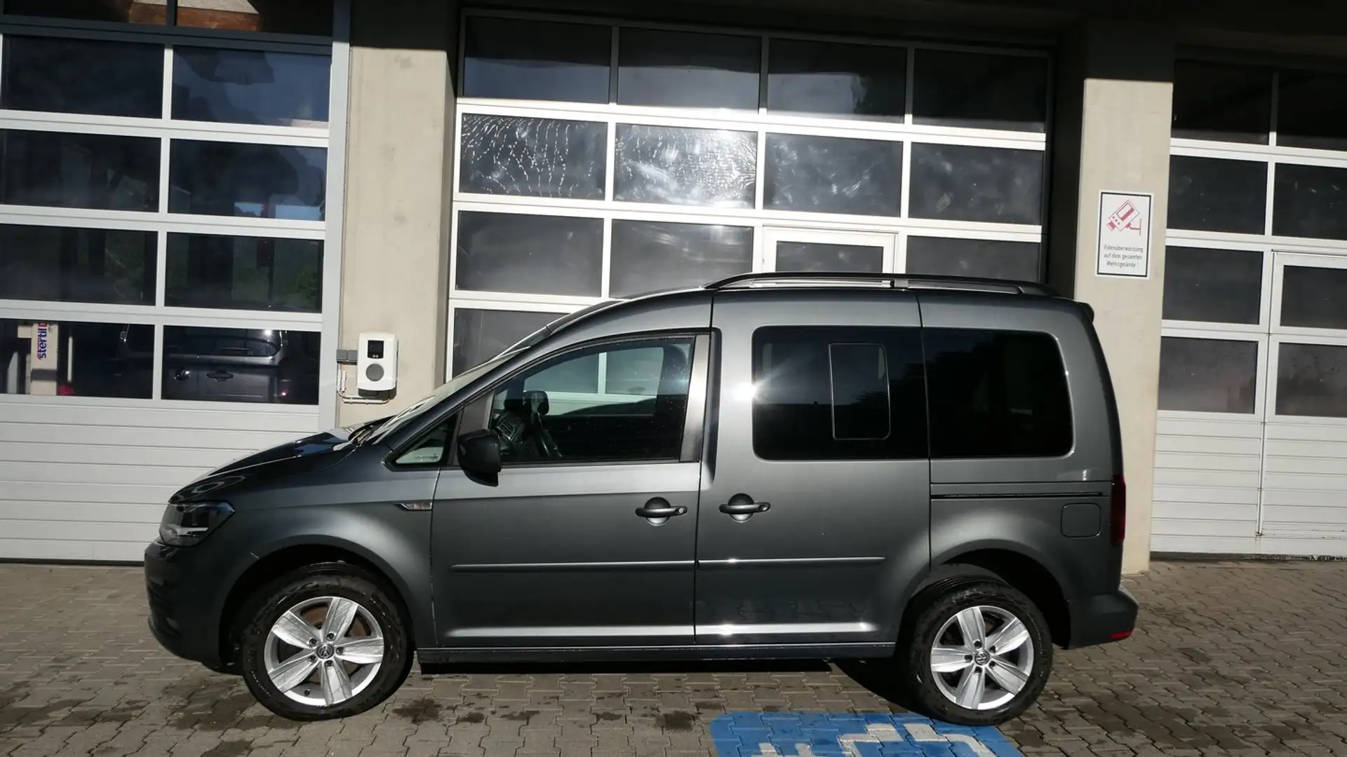 Volkswagen Caddy Comfortline TDI 4MOTION Grau - 2