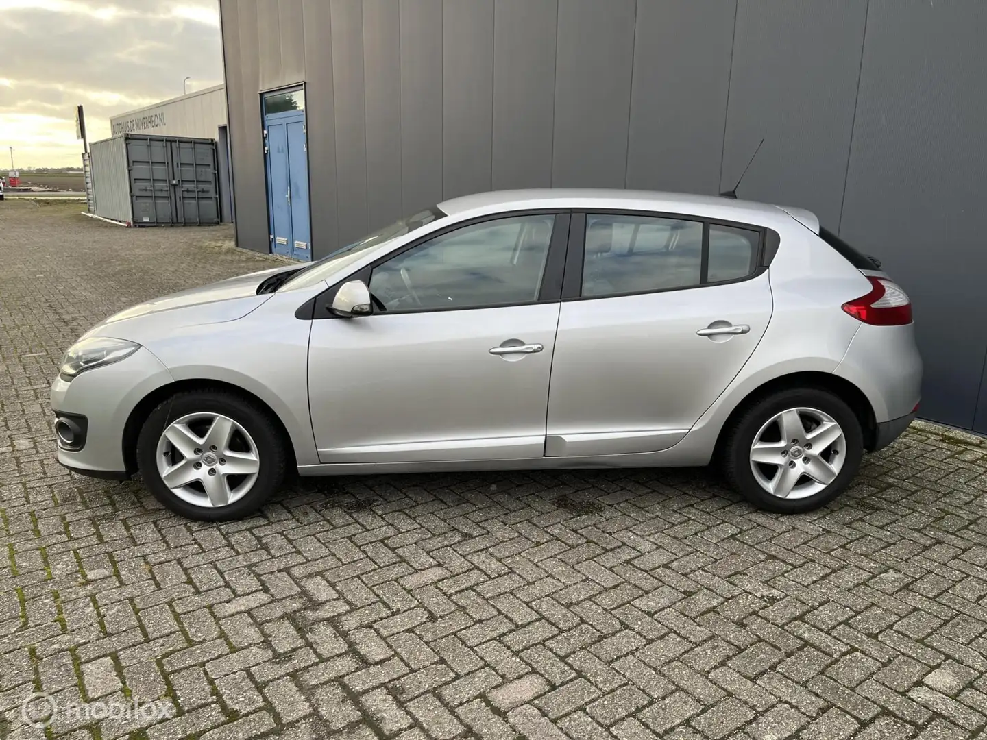 Renault Megane 1.2 TCe Authentique cruise control navi Grijs - 2