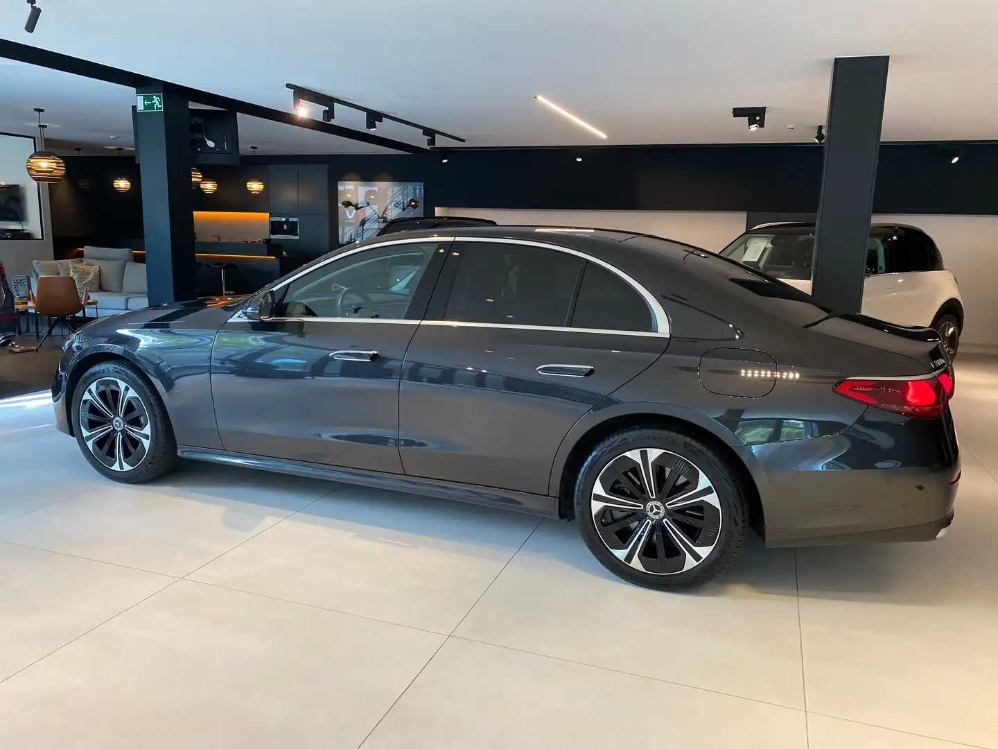 Mercedes-Benz E 300 e 9G Plug-in HERFST ACTIES tot eind november Grijs - 1
