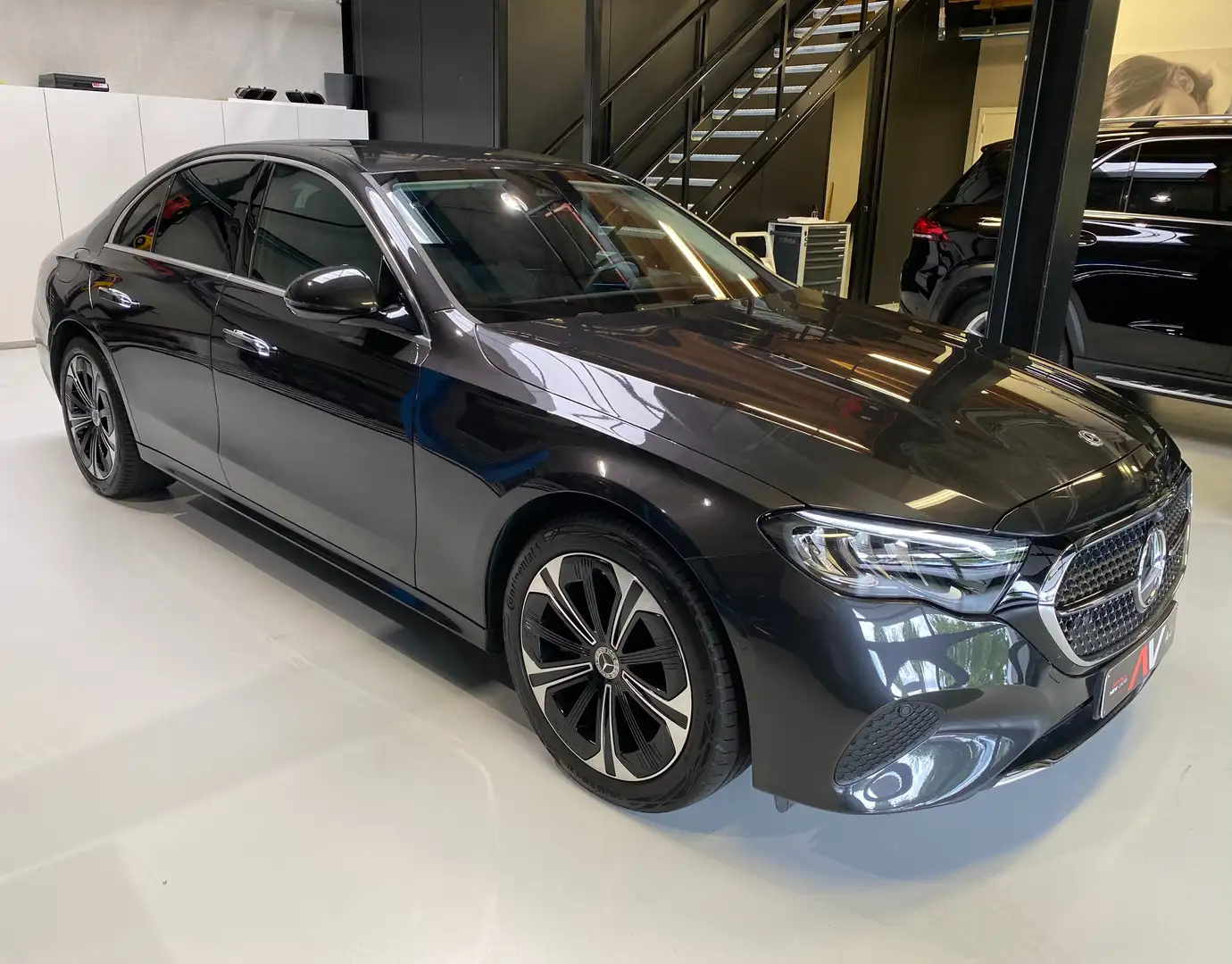 Mercedes-Benz E 300 e 9G Plug-in Sport+ Advanced Distronic/19"/Trekh. Gris - 1