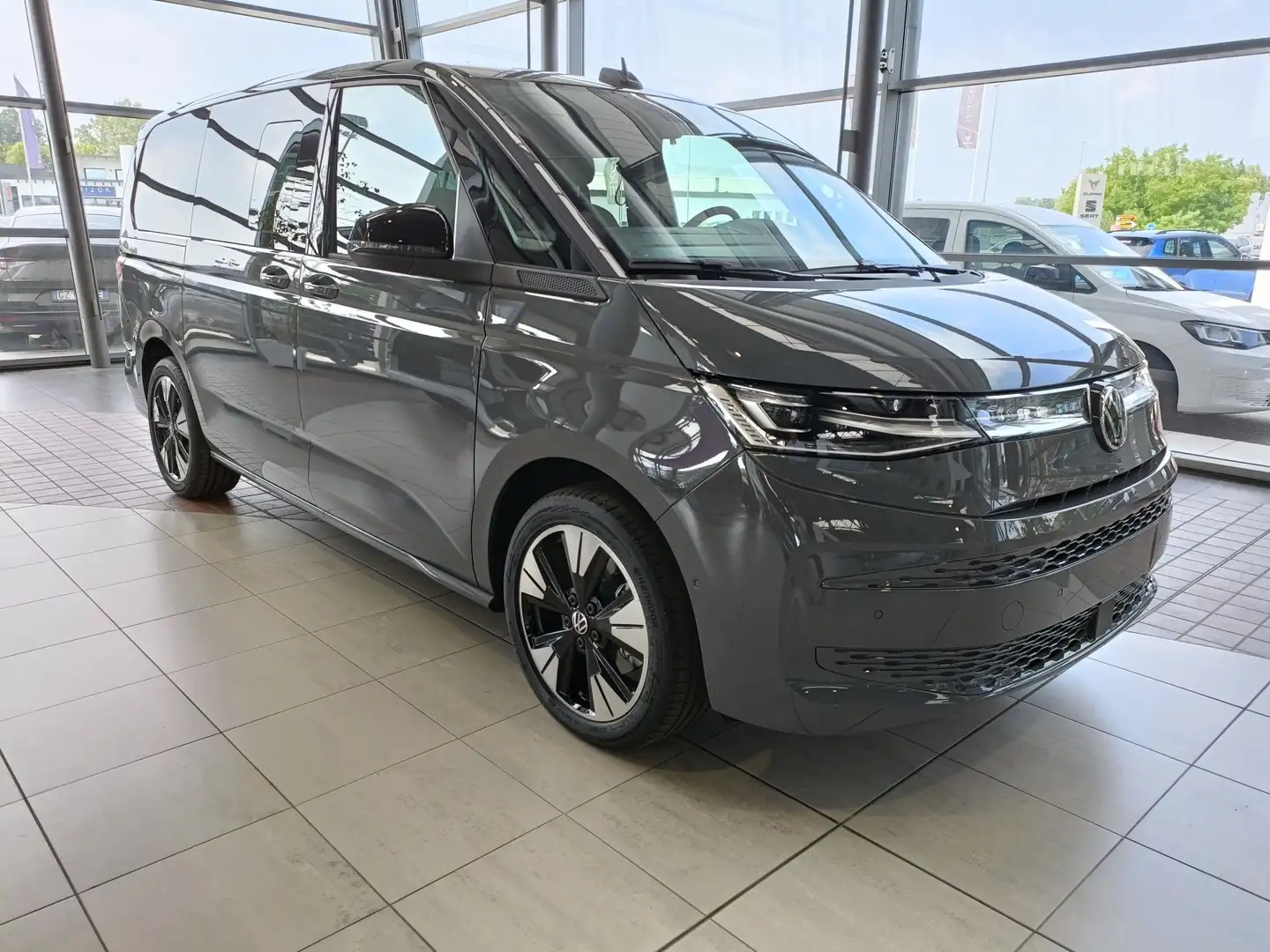 Volkswagen T7 Multivan Multivan Passo lungo 2.0 tdi 150cv dsg 7posti Grigio - 1