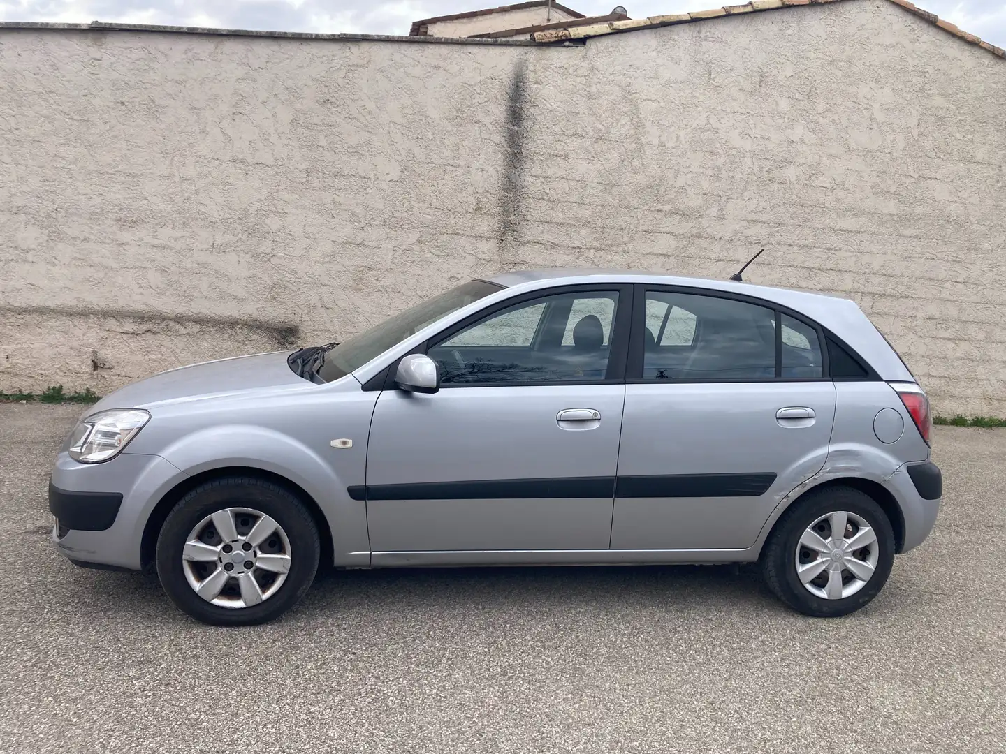 Kia Rio Rio 1.5 CRDi LX Plateado - 2