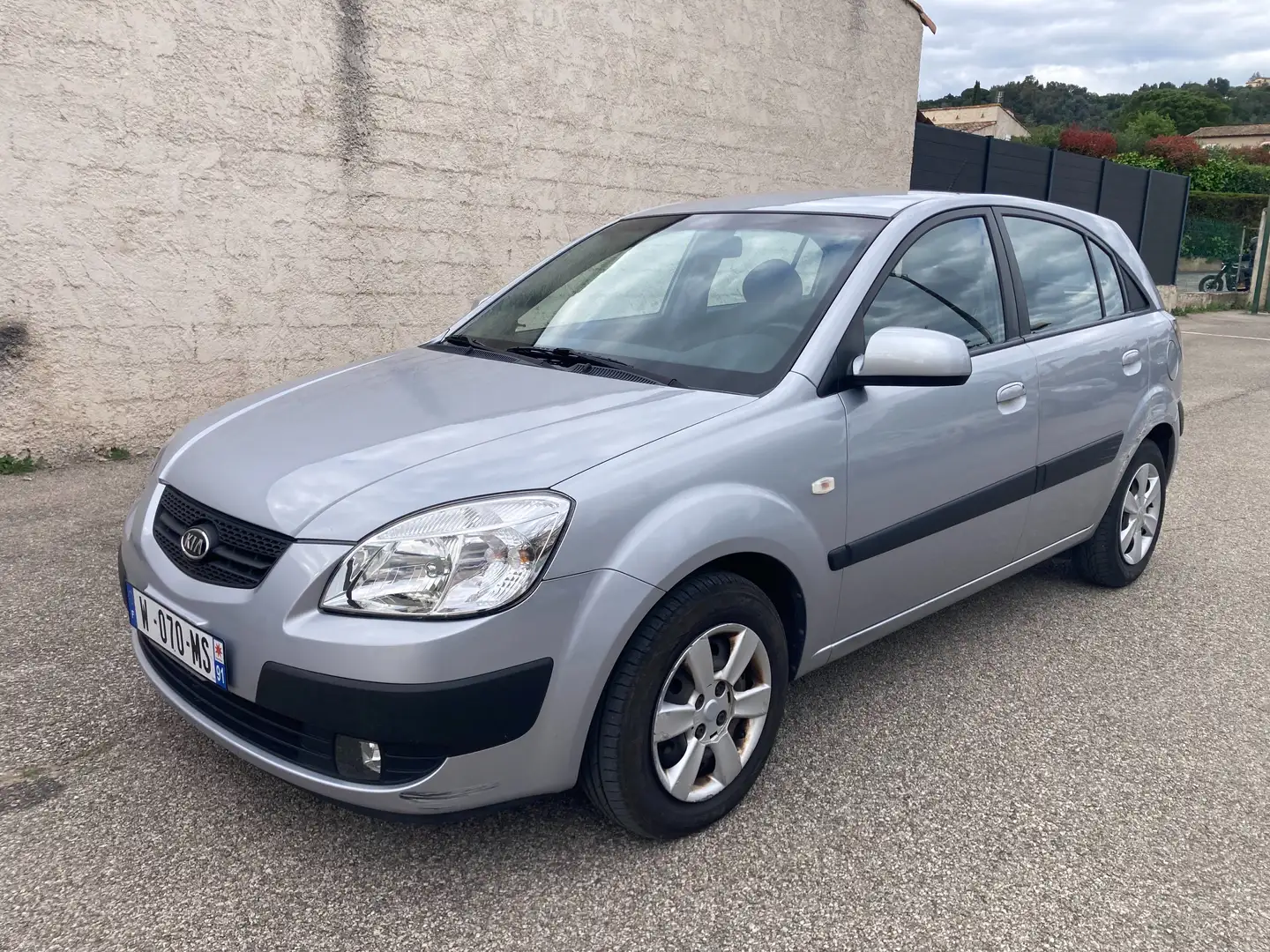 Kia Rio Rio 1.5 CRDi LX Plateado - 1