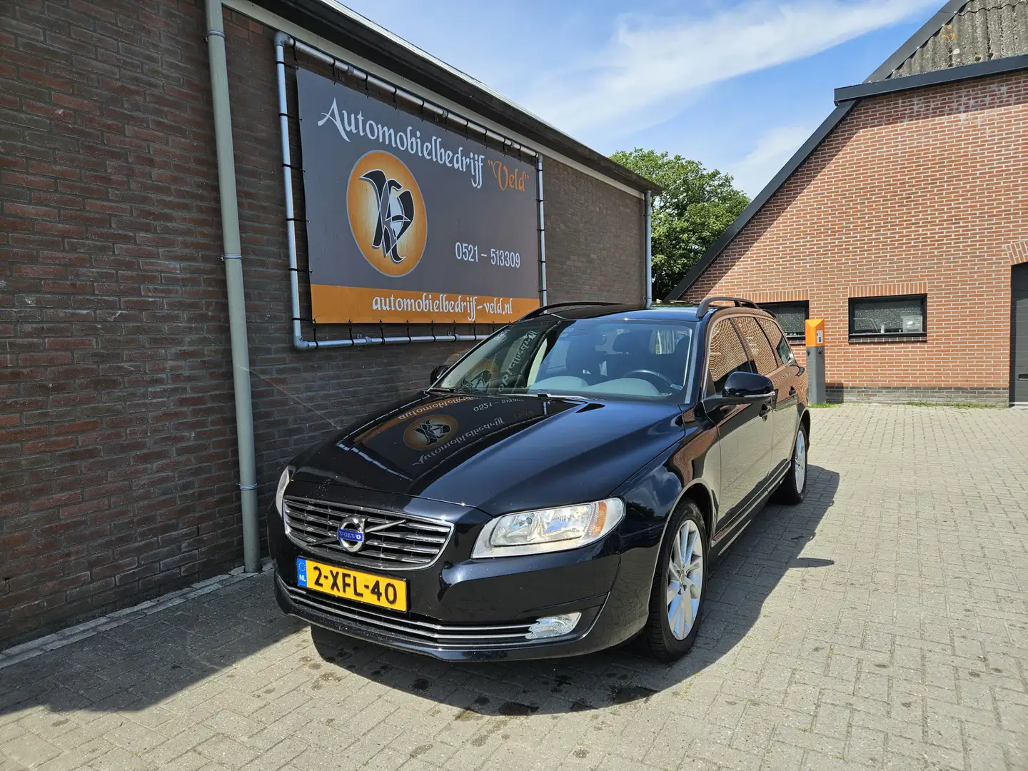 Volvo V70 2.0 D4 Momentum Zwart - 1