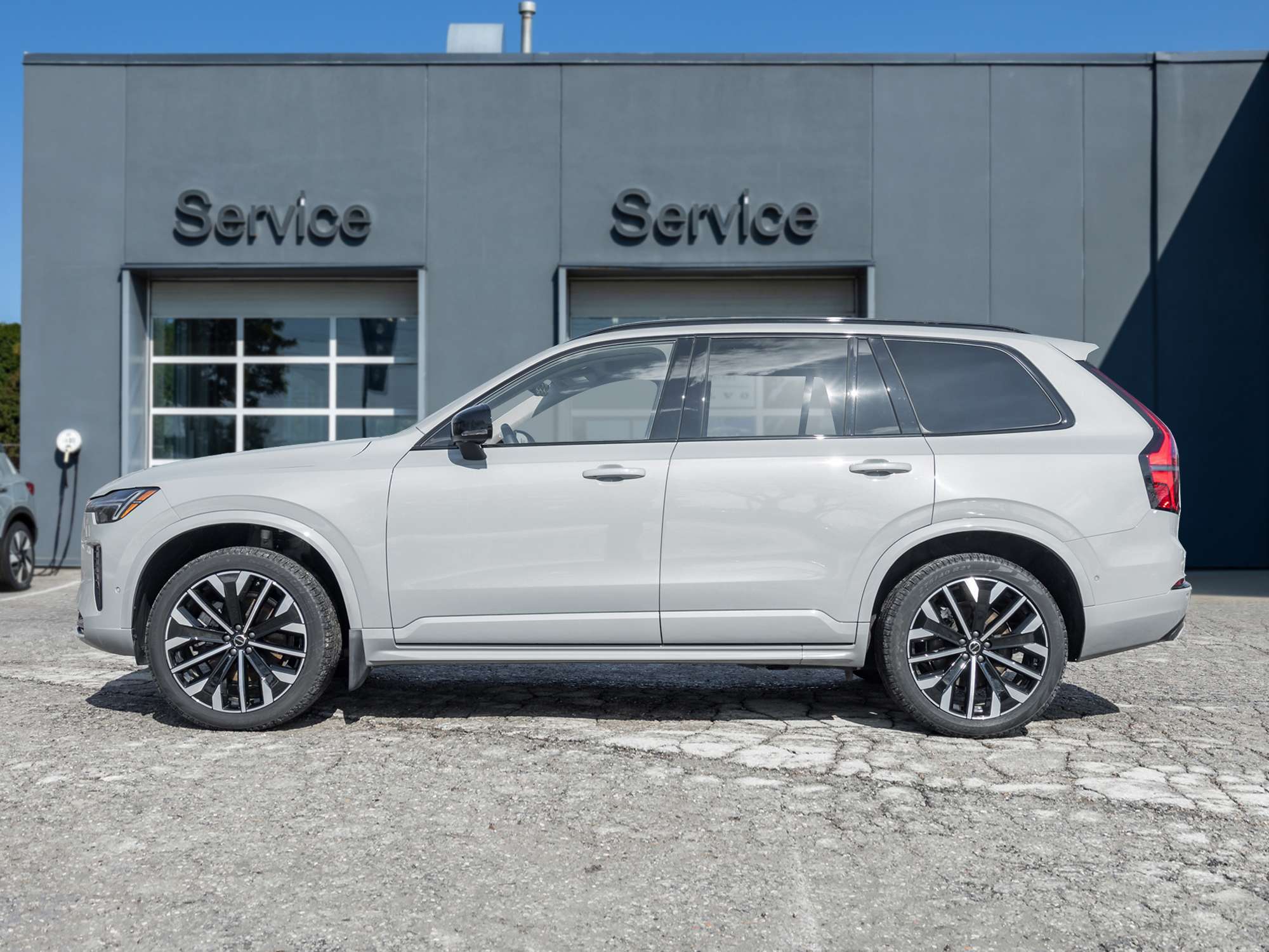 2026 Volvo XC90 B6 AWD ULTRA |LIKE NEW |VOLVO CPO |HARMAN KARDON alt 4