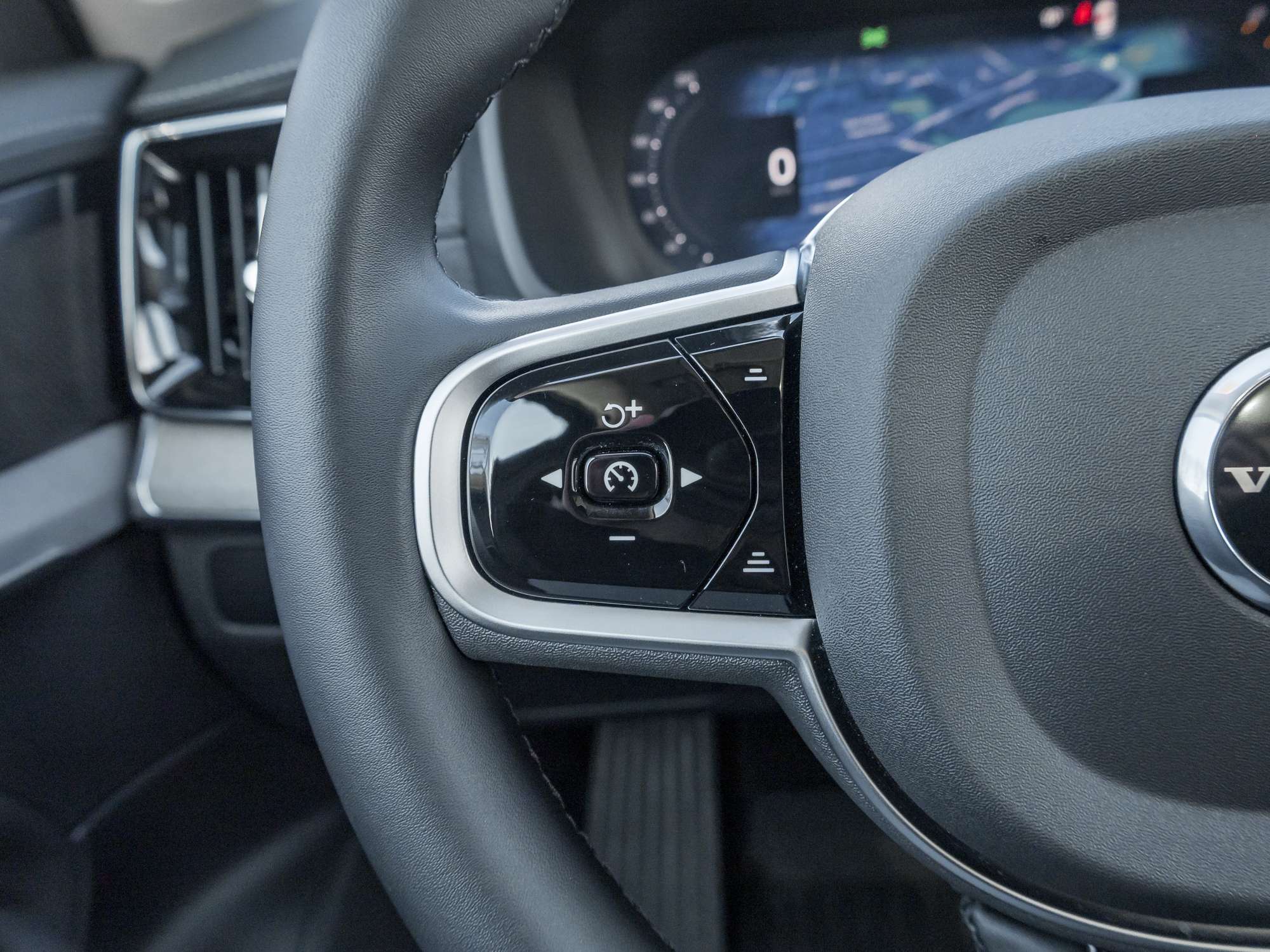 2026 Volvo XC90 B6 AWD ULTRA |LIKE NEW |VOLVO CPO |HARMAN KARDON thumb 11