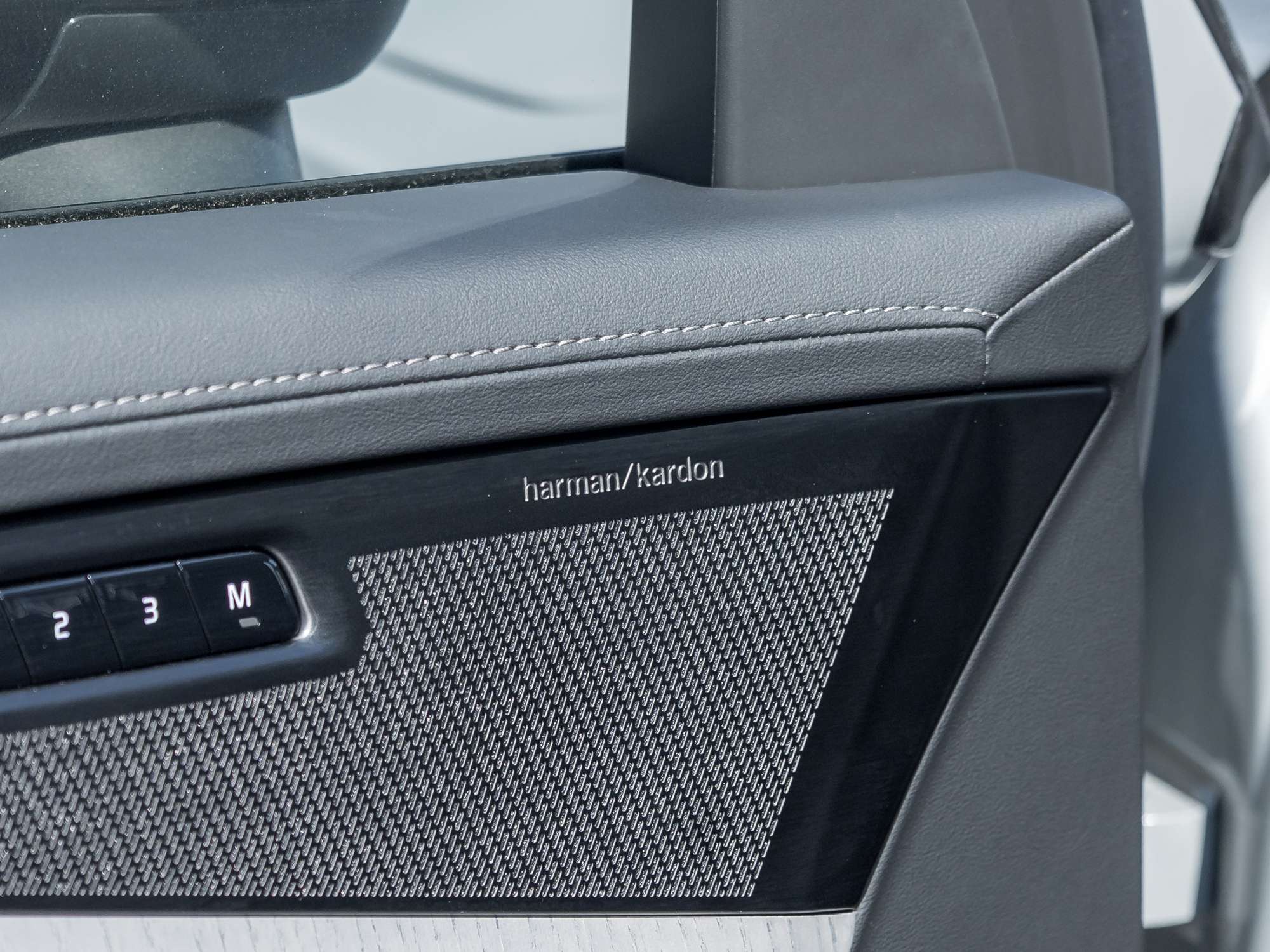 2026 Volvo XC90 B6 AWD ULTRA |LIKE NEW |VOLVO CPO |HARMAN KARDON thumb 16