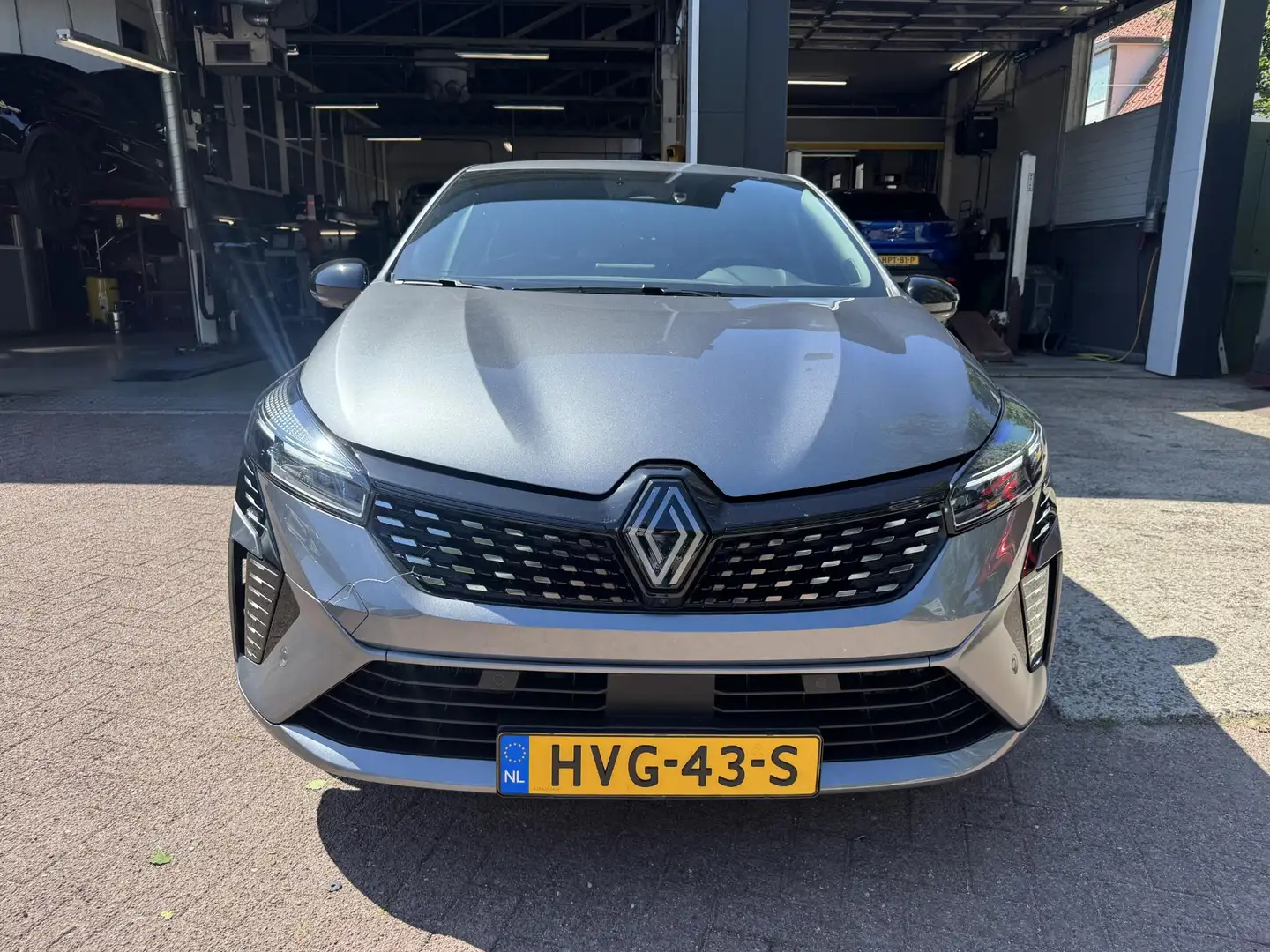 Renault Clio 1.6 E-Tech Full Hybrid 145 esprit Alpine Grijs - 2