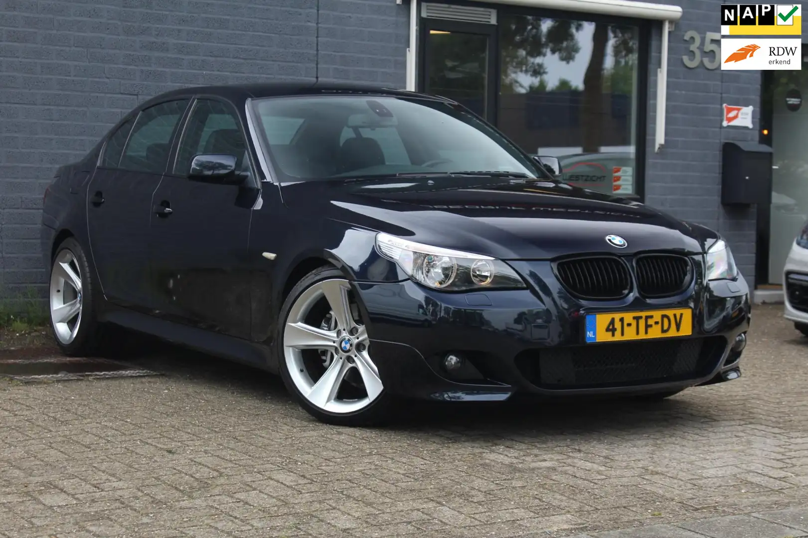 BMW 525 5-serie 525i 218pk M-pakket, Leder, Pdc, NAP Blauw - 1