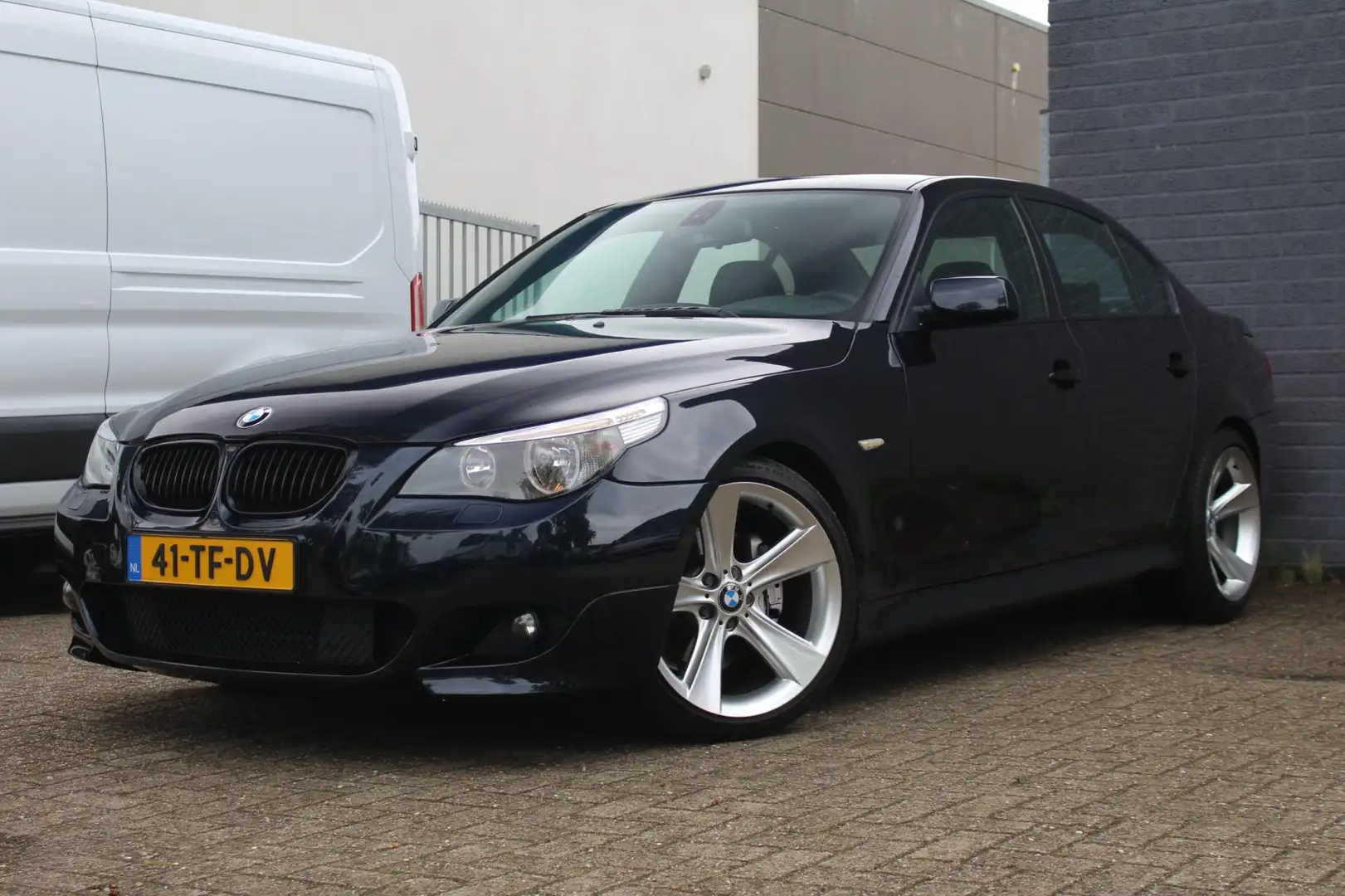 BMW 525 5-serie 525i 218pk M-pakket, Leder, Pdc, NAP Blauw - 2