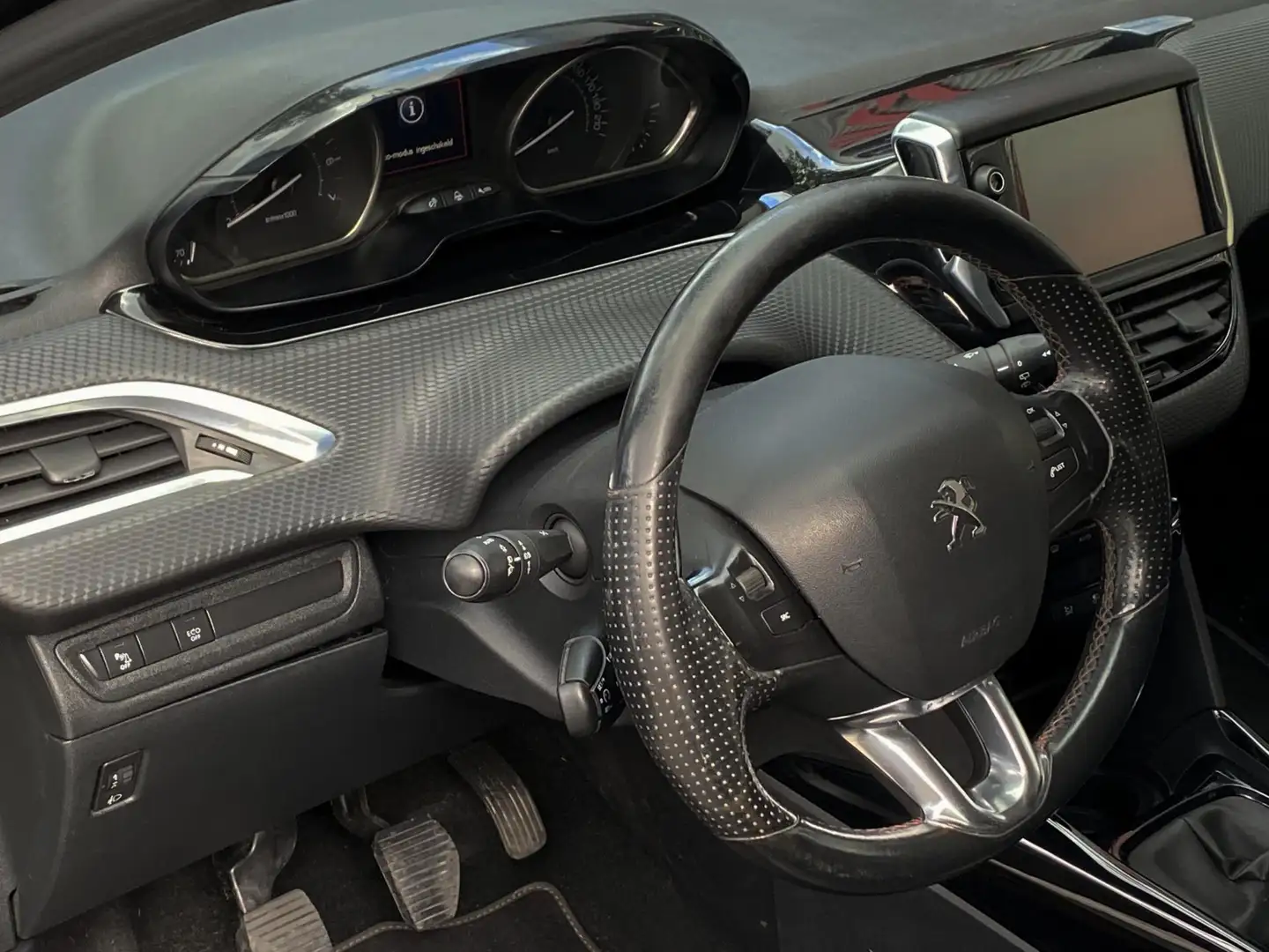 Peugeot 2008 1.2 e-THP CrossWay - Navigatie I Airco I PDC I Spo Noir - 2
