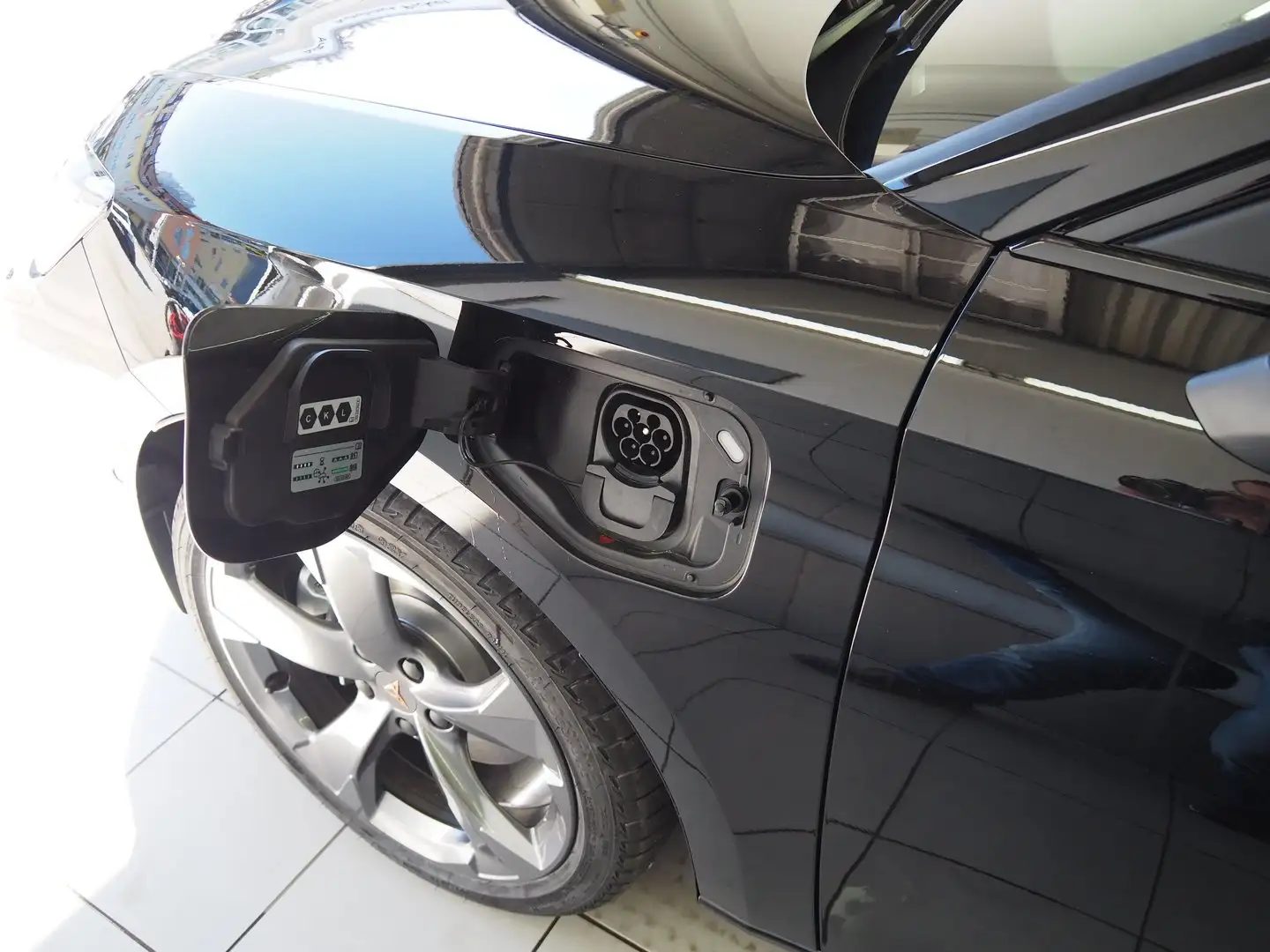 CUPRA Leon e-HYBRID 150/204 Schwarz - 2