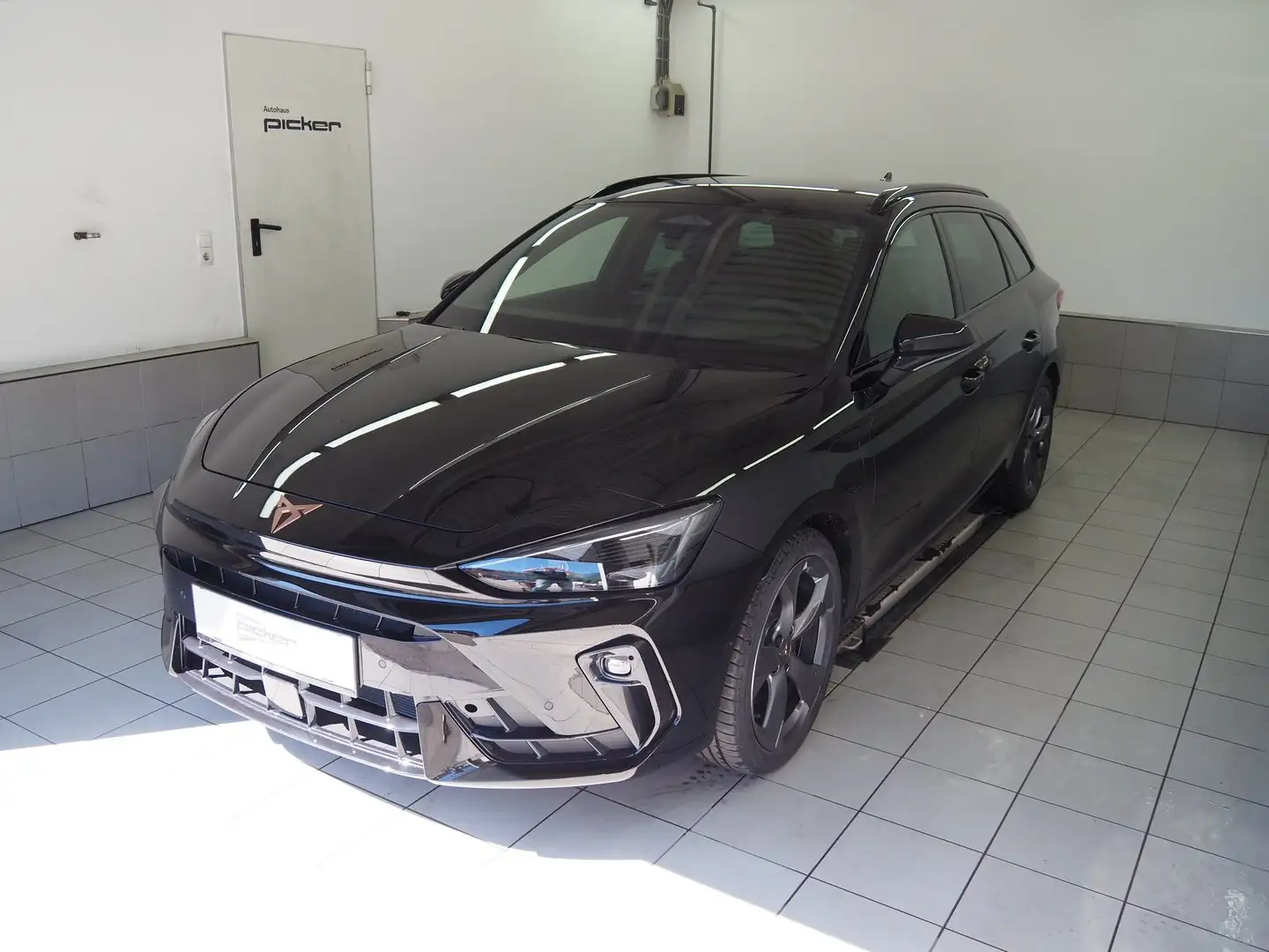 CUPRA Leon e-HYBRID 150/204 Schwarz - 1