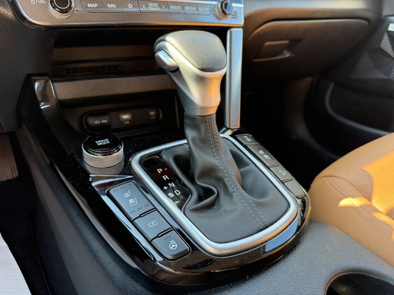 Kia Seltos снимка Kia Seltos