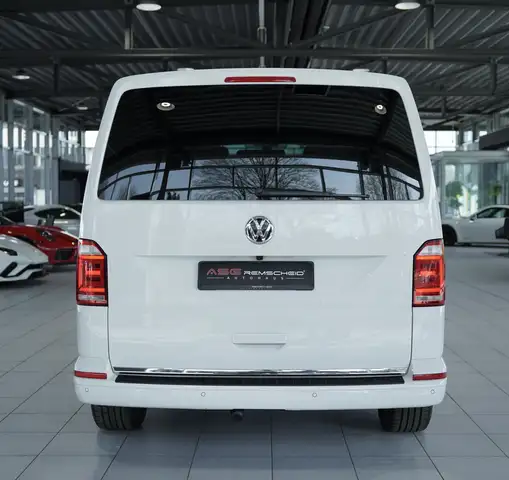 Volkswagen Multivan view 9