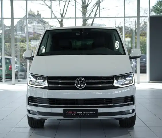Volkswagen Multivan view 4