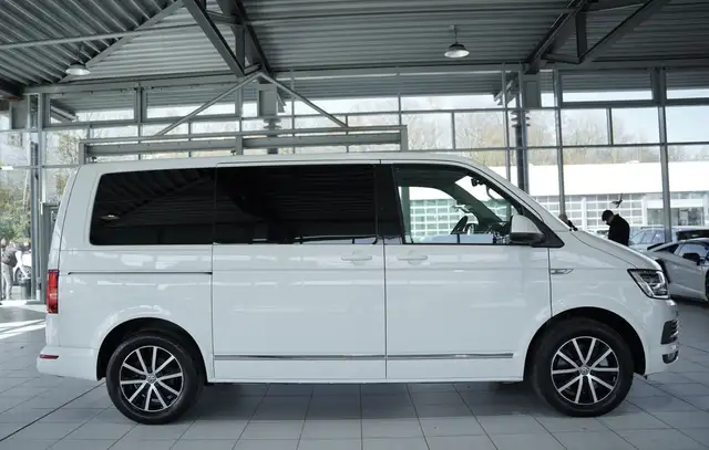Volkswagen Multivan view 8