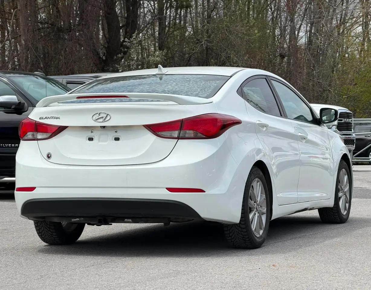 Hyundai ELANTRA снимка Hyundai ELANTRA
