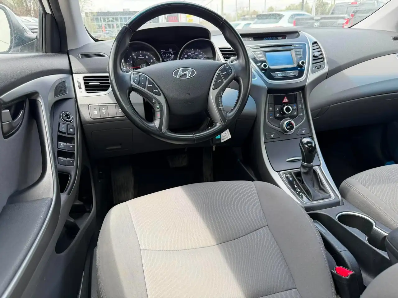 Hyundai ELANTRA снимка Hyundai ELANTRA