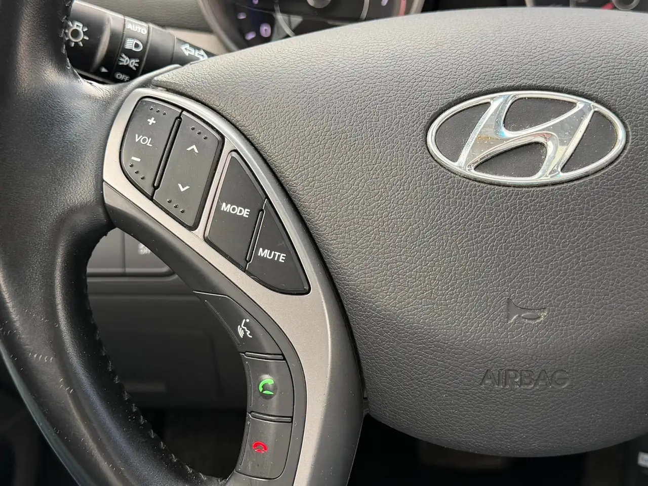 Hyundai ELANTRA снимка Hyundai ELANTRA