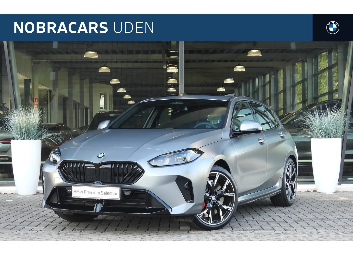 BMW 120 1 Serie M Sport Automaat / Panoramadak / Sportstoe Grijs - 1