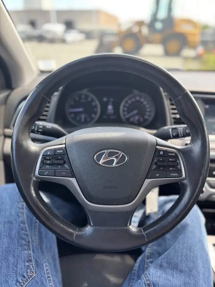 Hyundai ELANTRA fotografie Hyundai ELANTRA